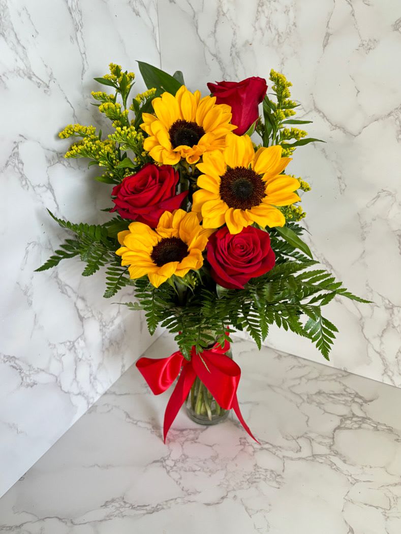 3 Roses + Sunflowers in Glass Vase - 3 Roses + Sunflowers