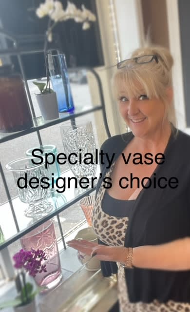 Specialty container designers choice - Designers choice in a nicer vase