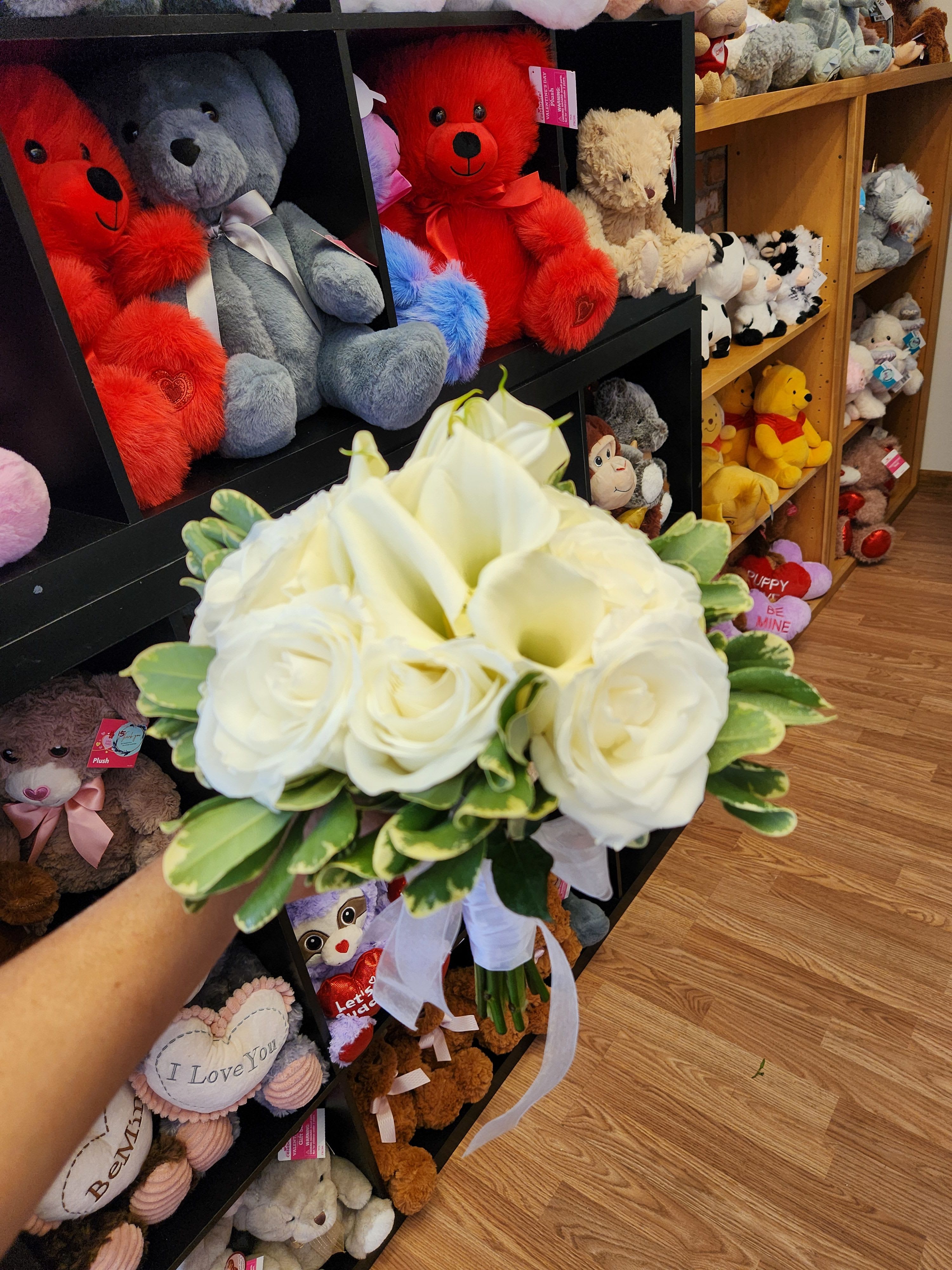  Rosas y Calalilis - Ramo Petit El ramo contiene 12 rosas mas calalilis