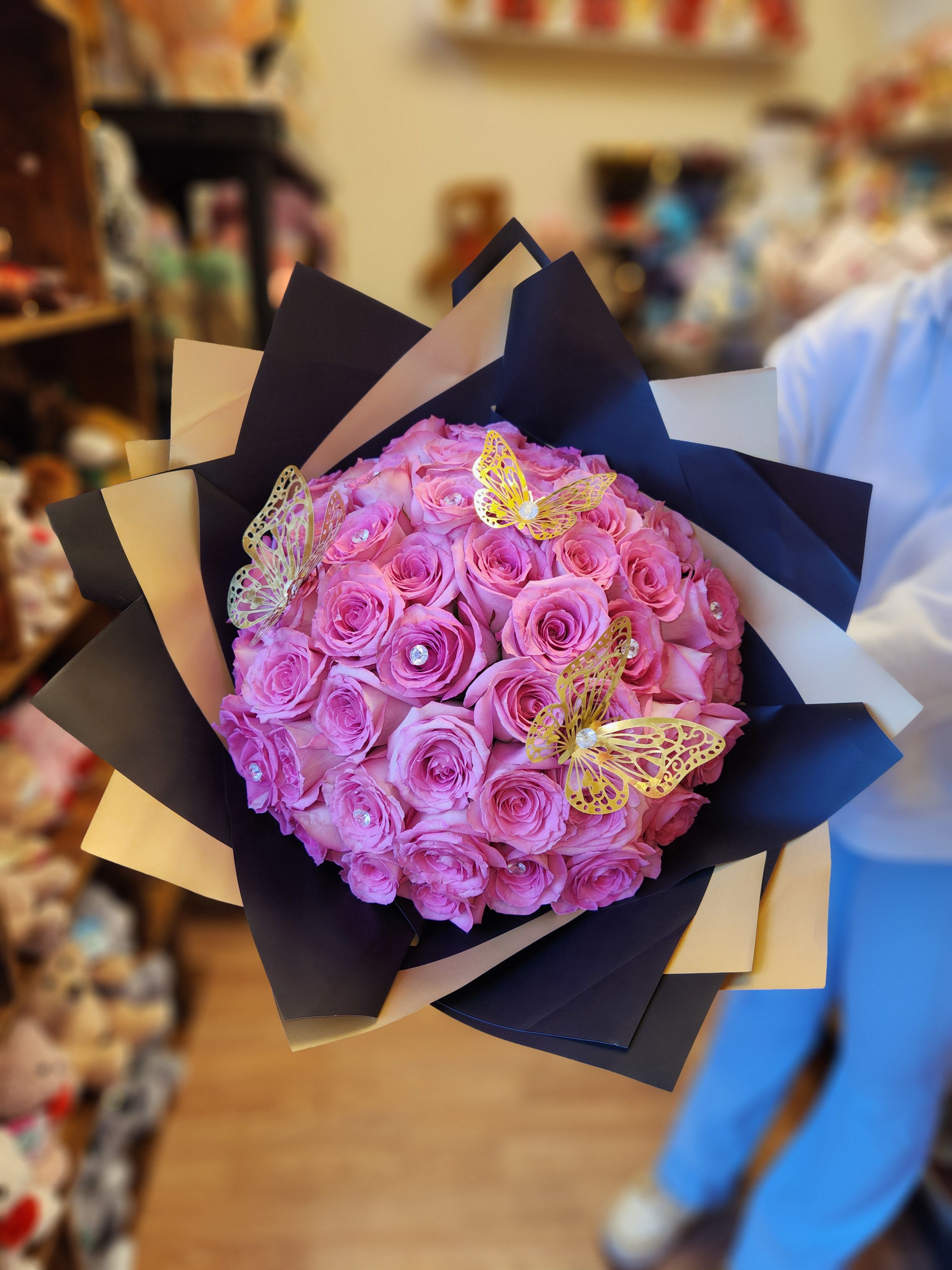 con amor - todas las fotografias agregadas son creaciones nuestras 25 rosas $145 50 rosas $200 75 rosas $300