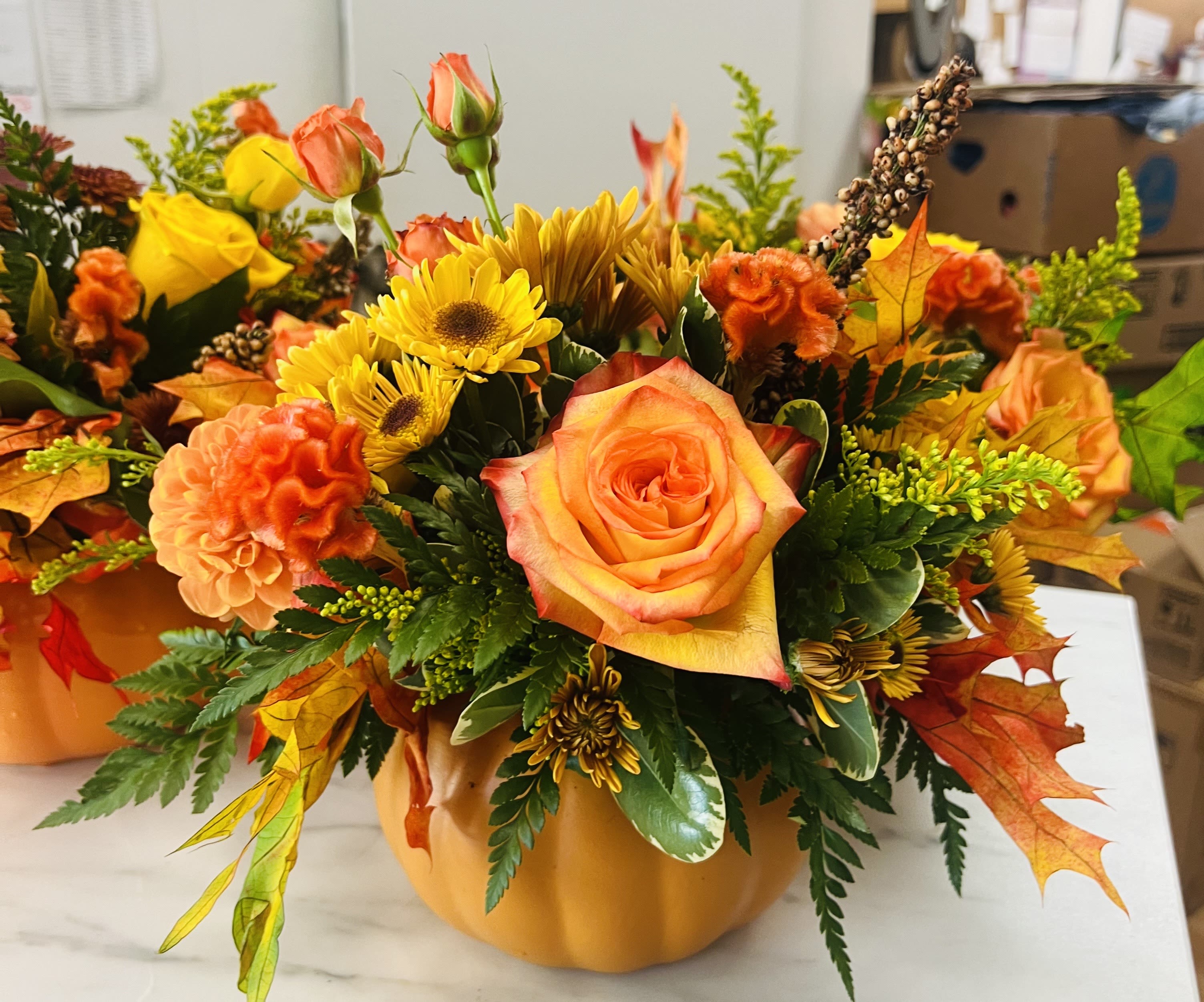 Hellow pumpkin Bouquet Hellow pumpkin Bouquet - Ceramic pumpkin container full of beautiful autumn flowers