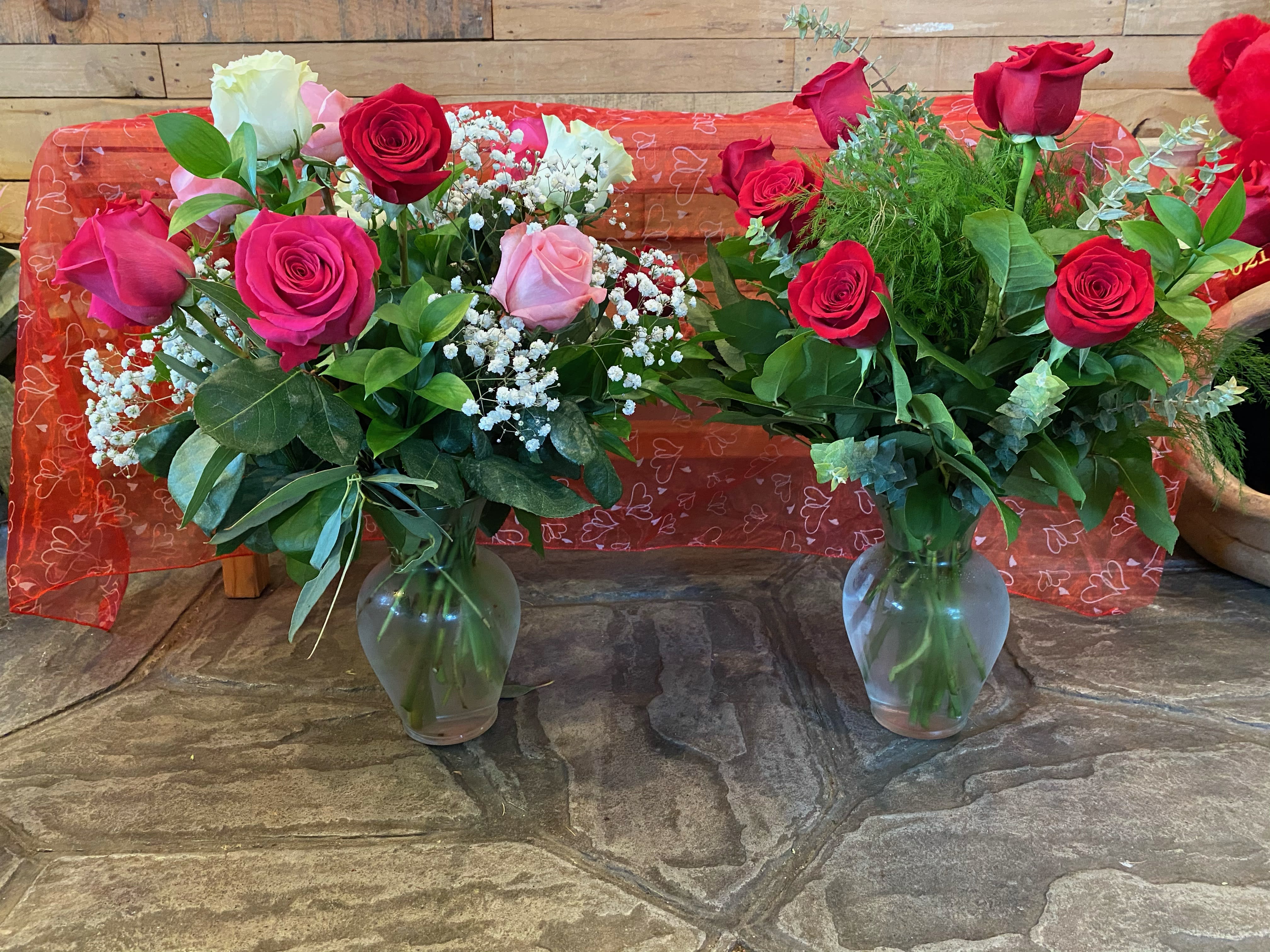 Rose clutch special - 10-12  short stem roses. Please specify in notes whether you would like mix color or red.