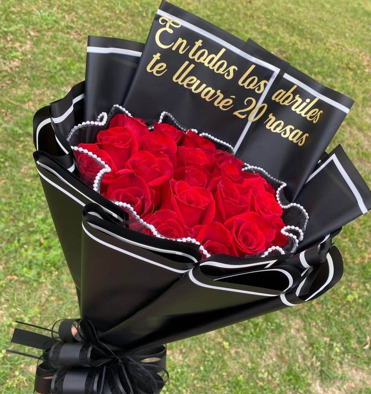 buchon black  - ramo de 18 unidades de rosas 