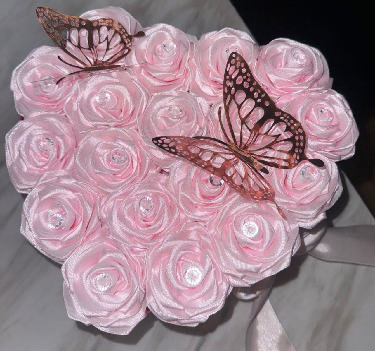 corazon rosado  - unidad de 24 rosas rosadas de saten