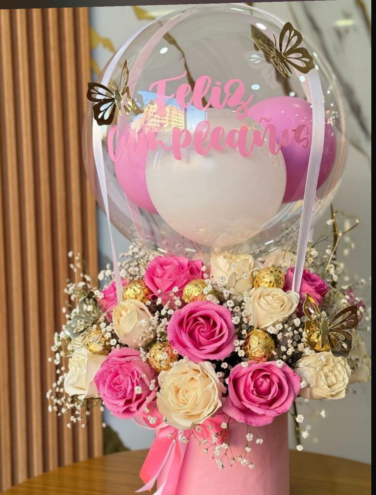 globo rosa - ramo en caja rosa con un globo