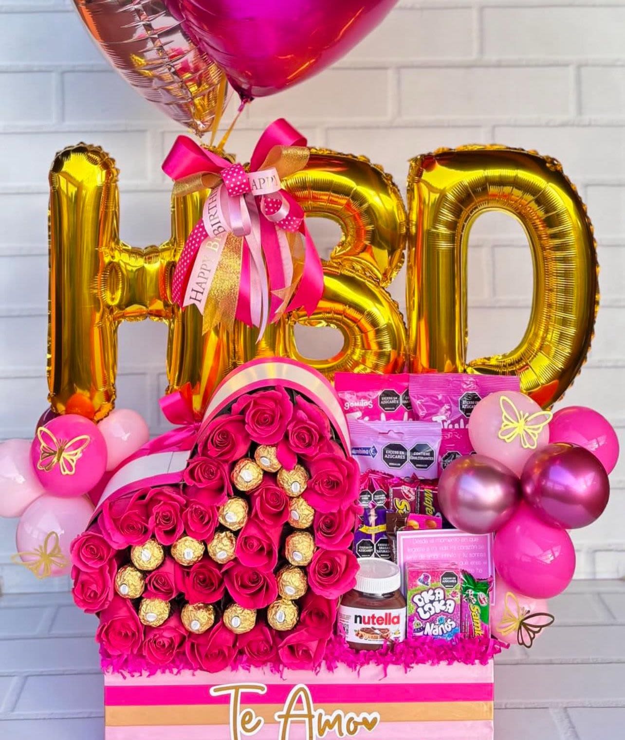 liked pink - detalle grande de globos con cosas rosadas