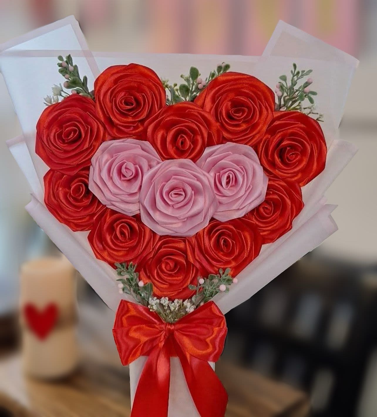 mini girl - detalle pequeño con 9 rosas rojas y 3 rosas rosadas 