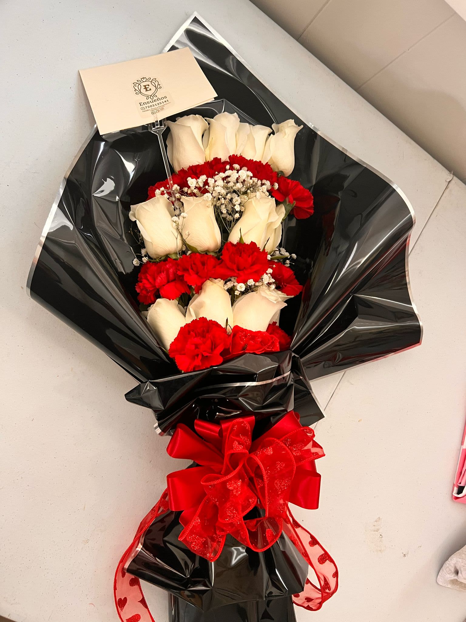 mini paz - unidad de 6 rosas rojas y 6 rosas blancas 