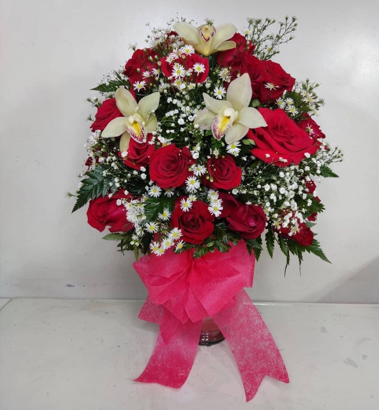 Mom ramo - elaborado con 12 rosas rojas, 3 rosas orquidia 