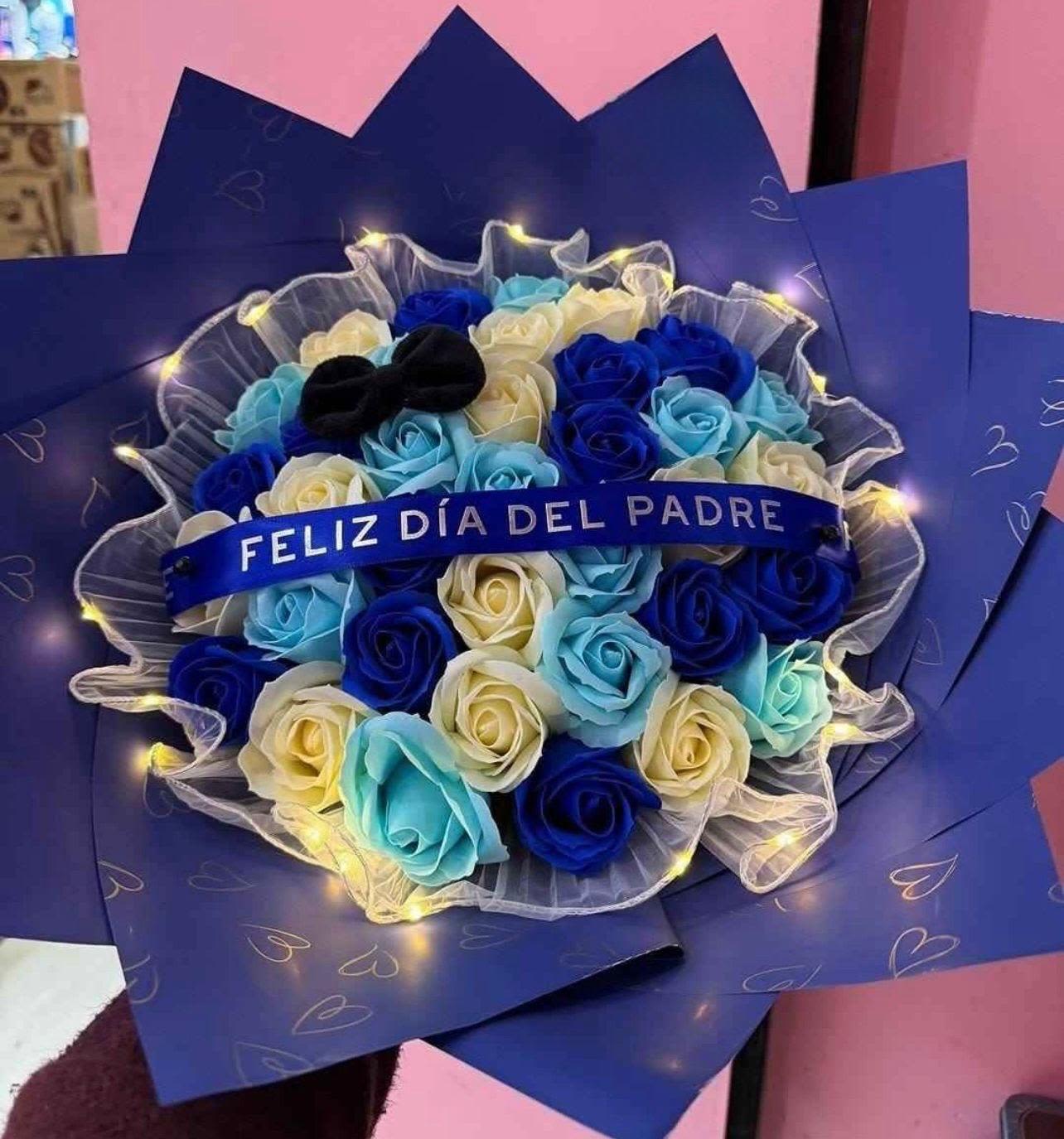 Ramo de rosas mixto - Ramo de rosas elaborado con rosas azules, blancas y celestes.
