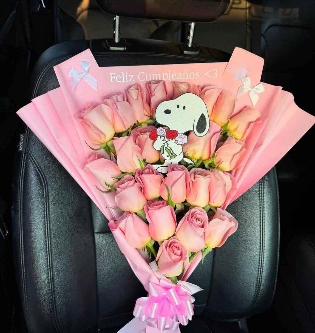 Ramo de snoopy rosita - Ramo elaborado con rosas rosadas, y snoopy