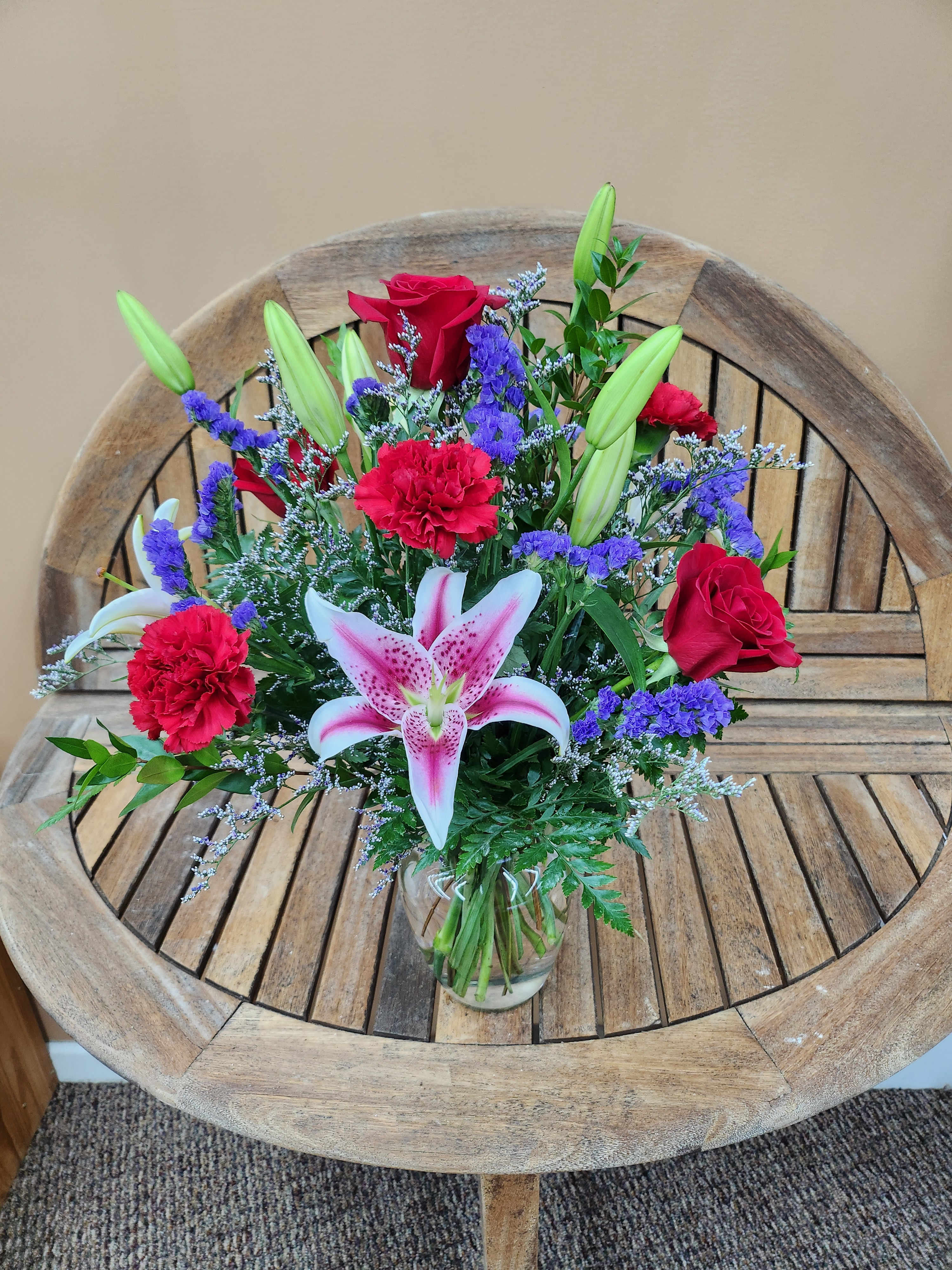 V19 Stunning Beauty V19 Stunning Beauty - Vase Arrangement Mixed seasonal Flowers Lily color may vary