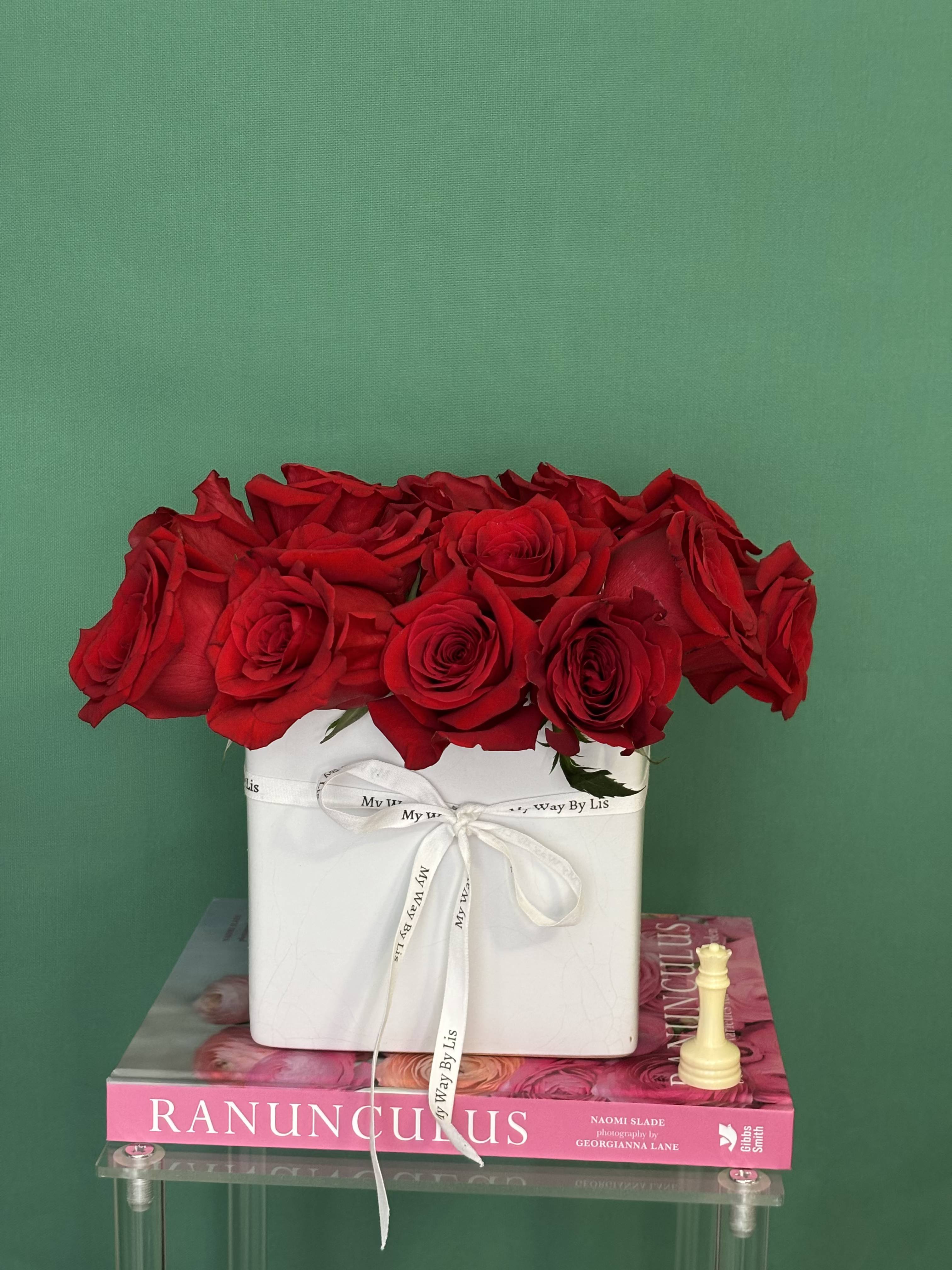 Raining days. - Medium and discreet charming arrangement of red roses.