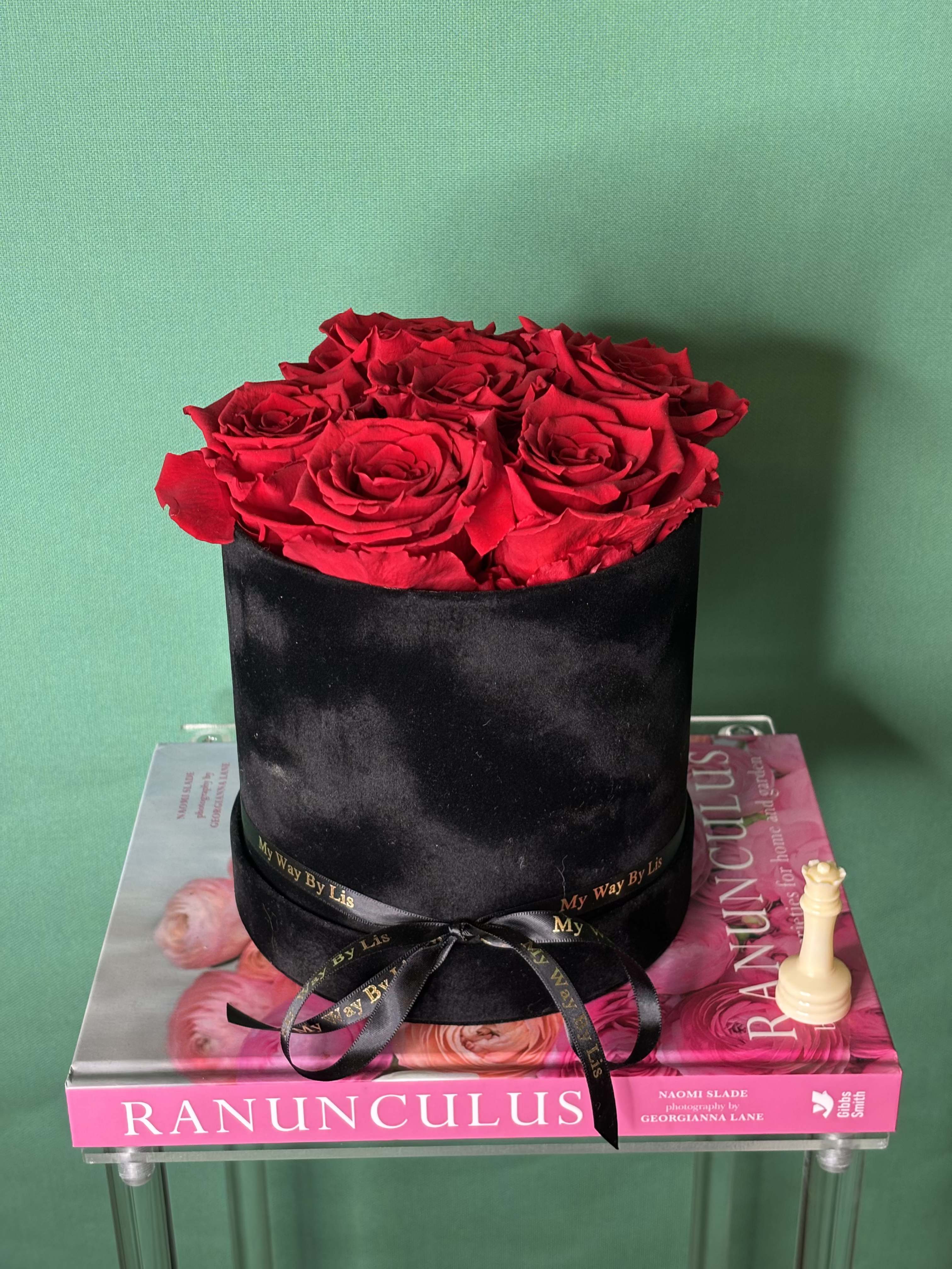 Velvet box with red roses. (PRESERVED FLOWERS) - Preserved roses are a symbol of timelessness and lifelong beauty.  