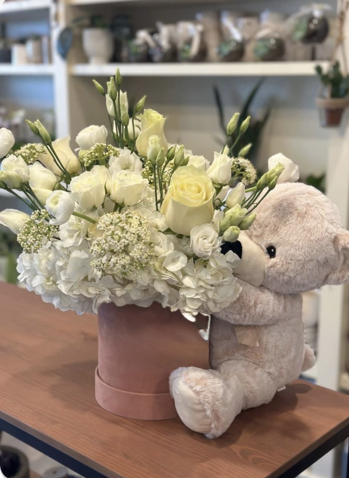 BR-134 - Bear, mix flowers, 