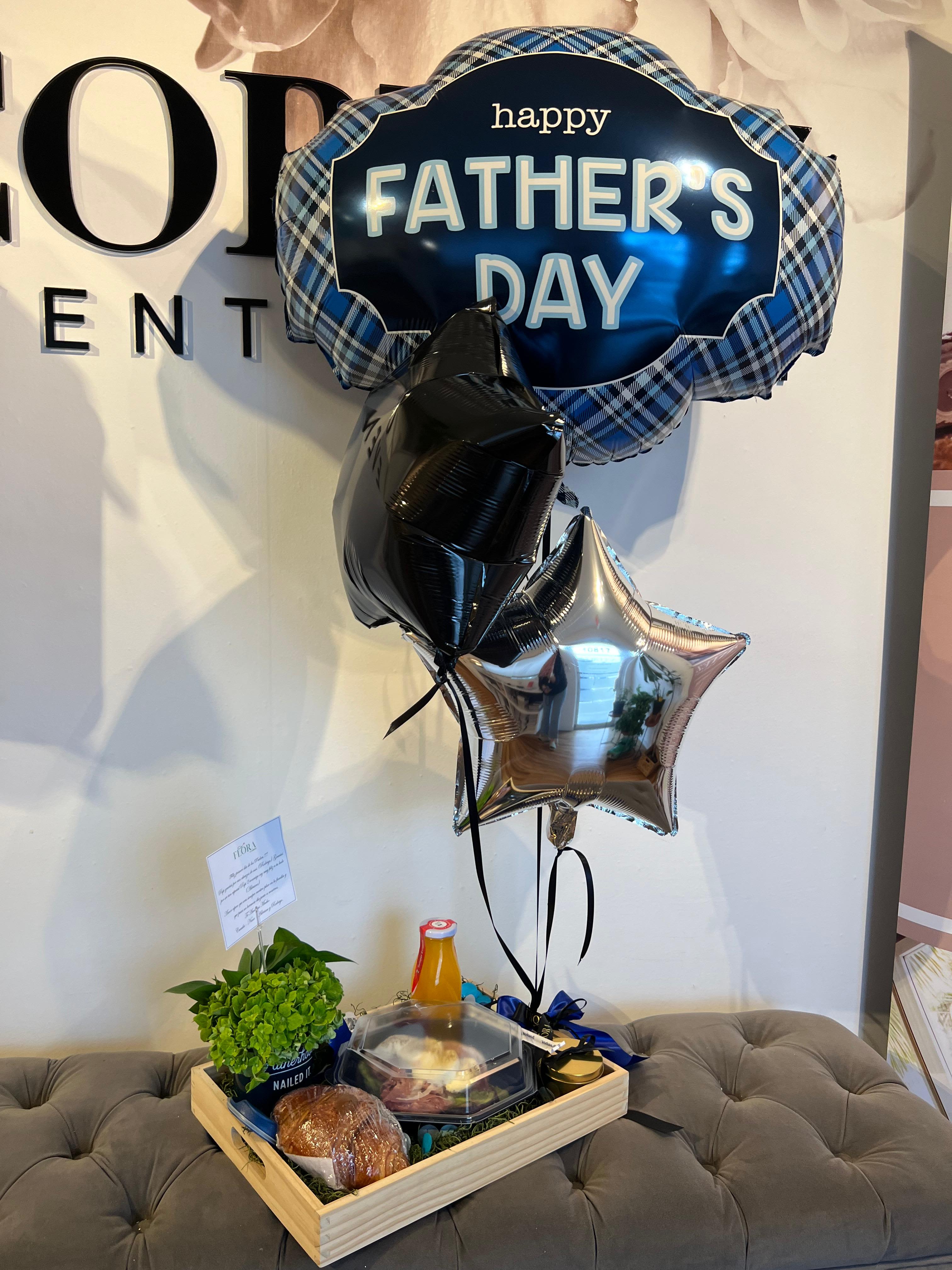 Desayuno Especial Día del Padre Desayuno Especial Día del Padre - Celebra a papá con un detalle tan especial como él. Nuestro Desayuno Especial Día del Padre ha sido cuidadosamente seleccionado para sorprender y deleitar en su día. Incluye un refrescante cold pressed juice, un delicioso y saludable banana bread vegano con nueces, y dos empanadas de res que aportan el toque reconfortante y sabroso. El detalle se complementa con tres globos decorativos, incluyendo uno con el mensaje “Happy Father’s Day”, y un elegante acento de vegetación en tonos verdes, que aporta frescura y estilo a esta experiencia. Un regalo pensado para homenajear a papá con gusto, dedicación y amor. Ideal para comenzar su día con una sonrisa y un corazón lleno. English Celebrate Dad with a gift as special as he is. Our Father’s Day Special Breakfast has been thoughtfully curated to surprise and delight him on his day. It includes a refreshing cold-pressed juice, a delicious and wholesome vegan walnut banana bread, and two savory beef empanadas for a comforting and flavorful touch. The set is beautifully complemented with three decorative balloons, including one that reads “Happy Father’s Day”, and an elegant accent of green foliage, adding freshness and style to the experience. A gift designed to honor Dad with taste, care, and love. Perfect for starting his day with a smile and a full heart.
