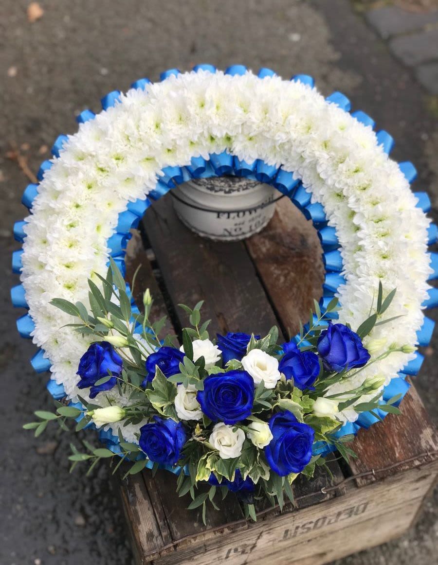 Corona funebre azul y celeste - _