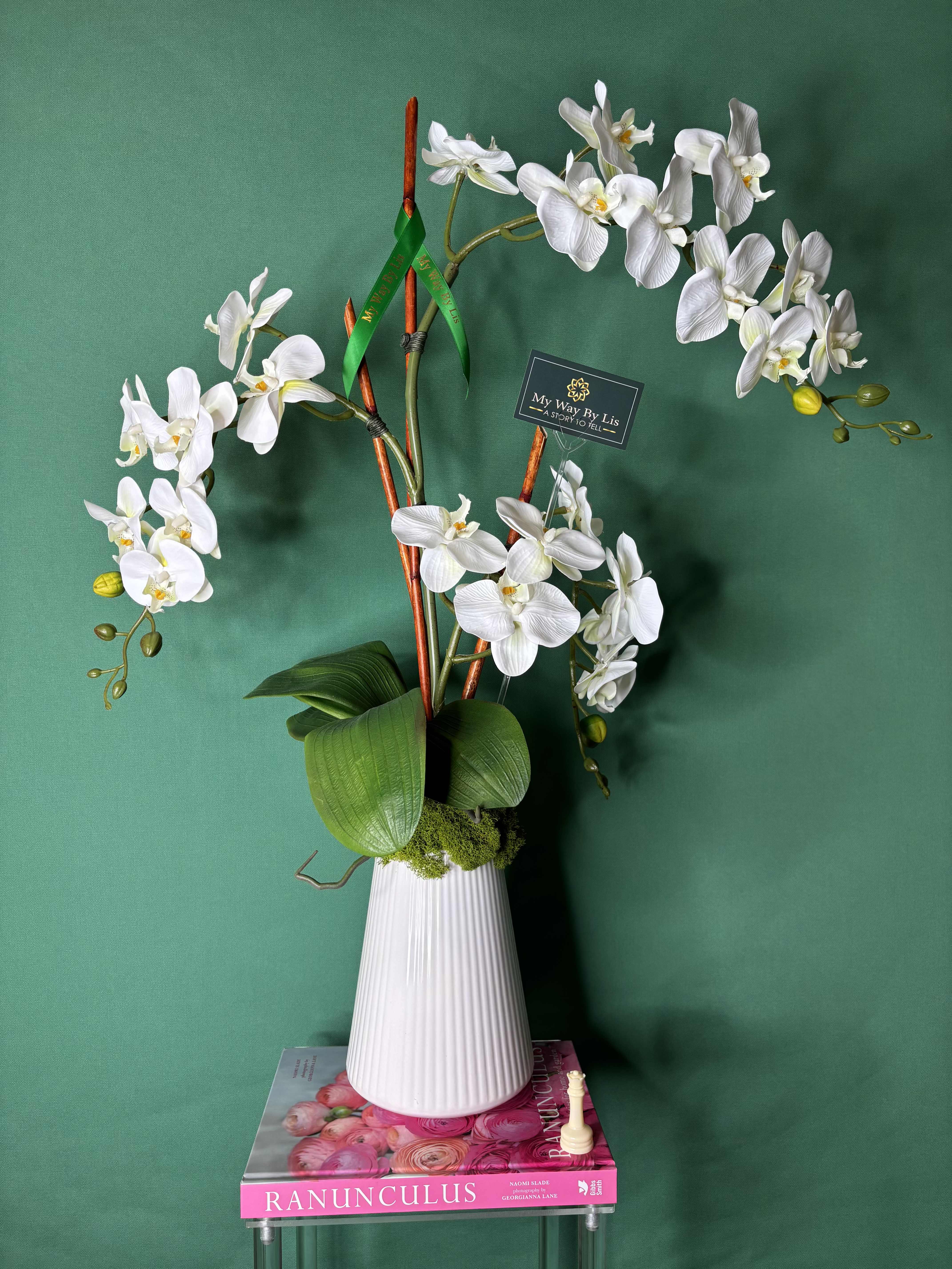 Sintra orchid. (SILK ARRANGEMENT) - Beautiful artificial orchid mounted on a different, stylish and elegant base.  