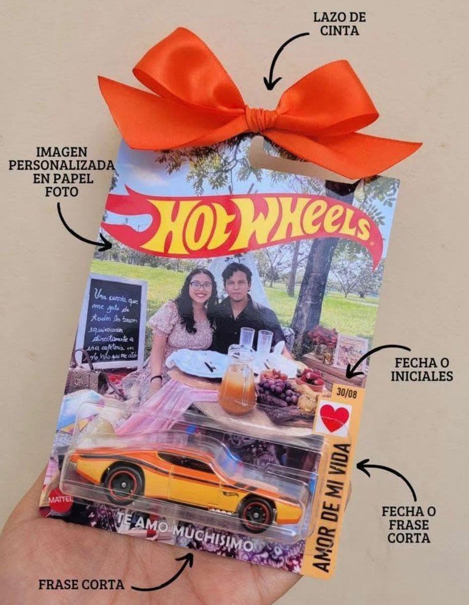 Carrito de hotwheels personalizado - empaque de hot wheels modificado, incluye,imagen personalizada, lazo de cinta, detalles personalizados y el carro hot wheels