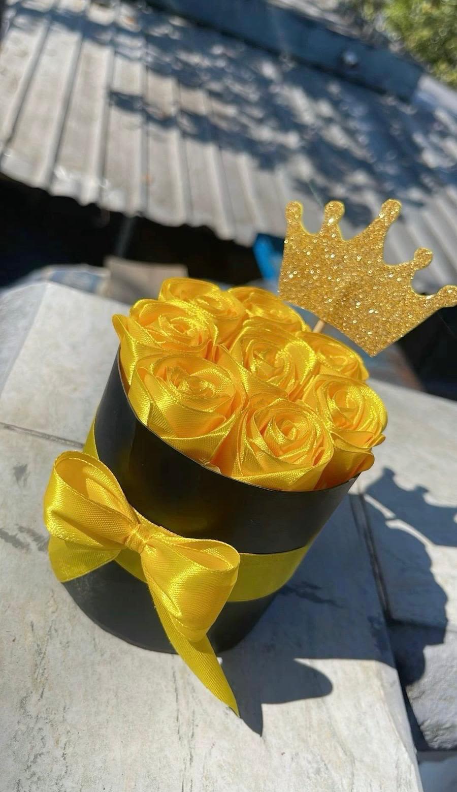Cajita de rosas eternas - Cajita de rosas eternas color amarillo hechas a mano.
