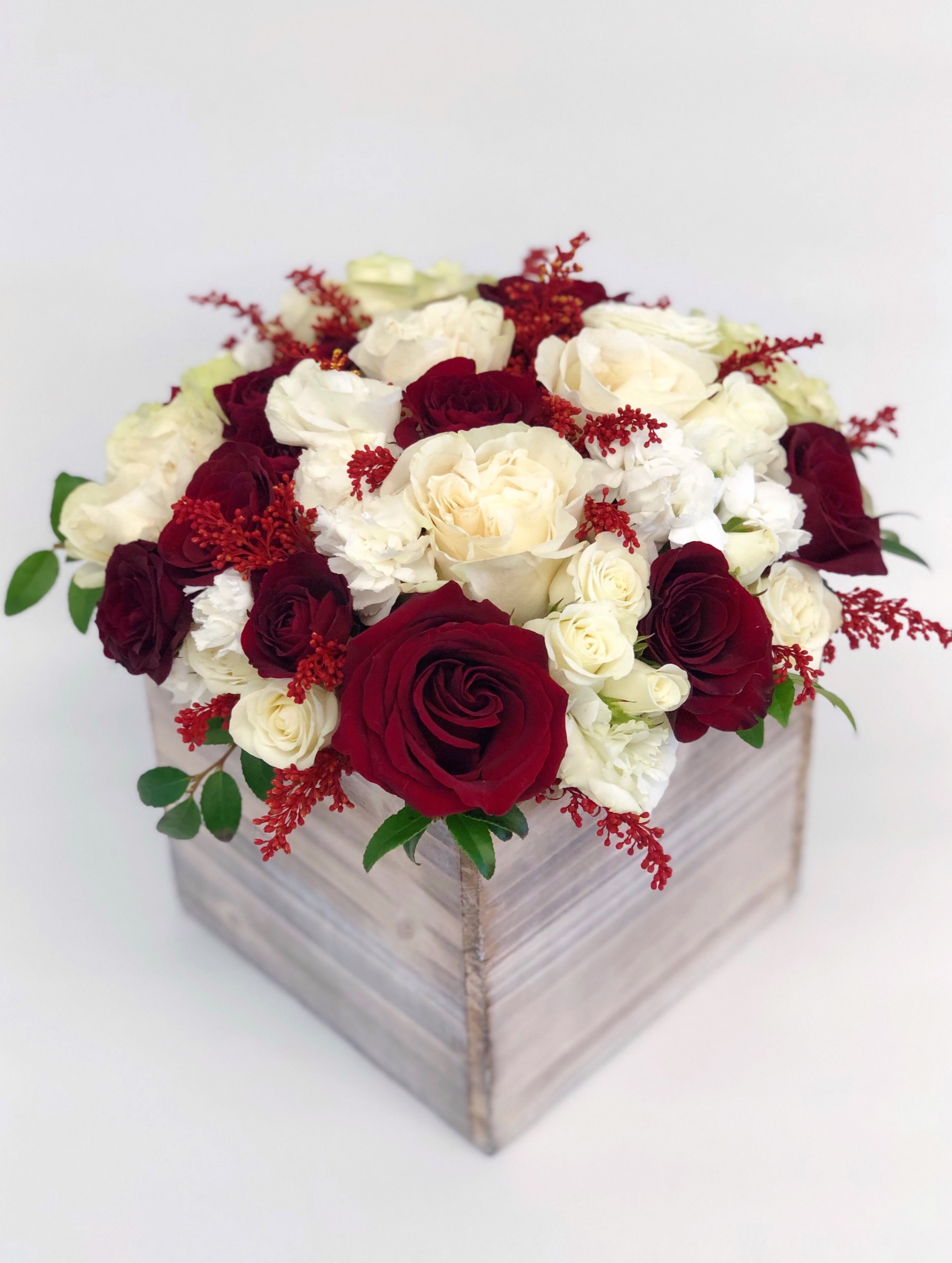Large Wood box arrangement Red & White  Large Wood box arrangement Red & White  - Mixed flowers, from romantic and gentle to an edgy and interesting look. If You want a bouquet with a twist, choose our flower boxes. We have wood boxes for rustic-looking arrangements or hat boxes for a more elegant look. It’s a beautiful and convenient way. Flowers in boxes don’t need vases. That makes it perfect for transportation and keeping flowers hydrated and secure.