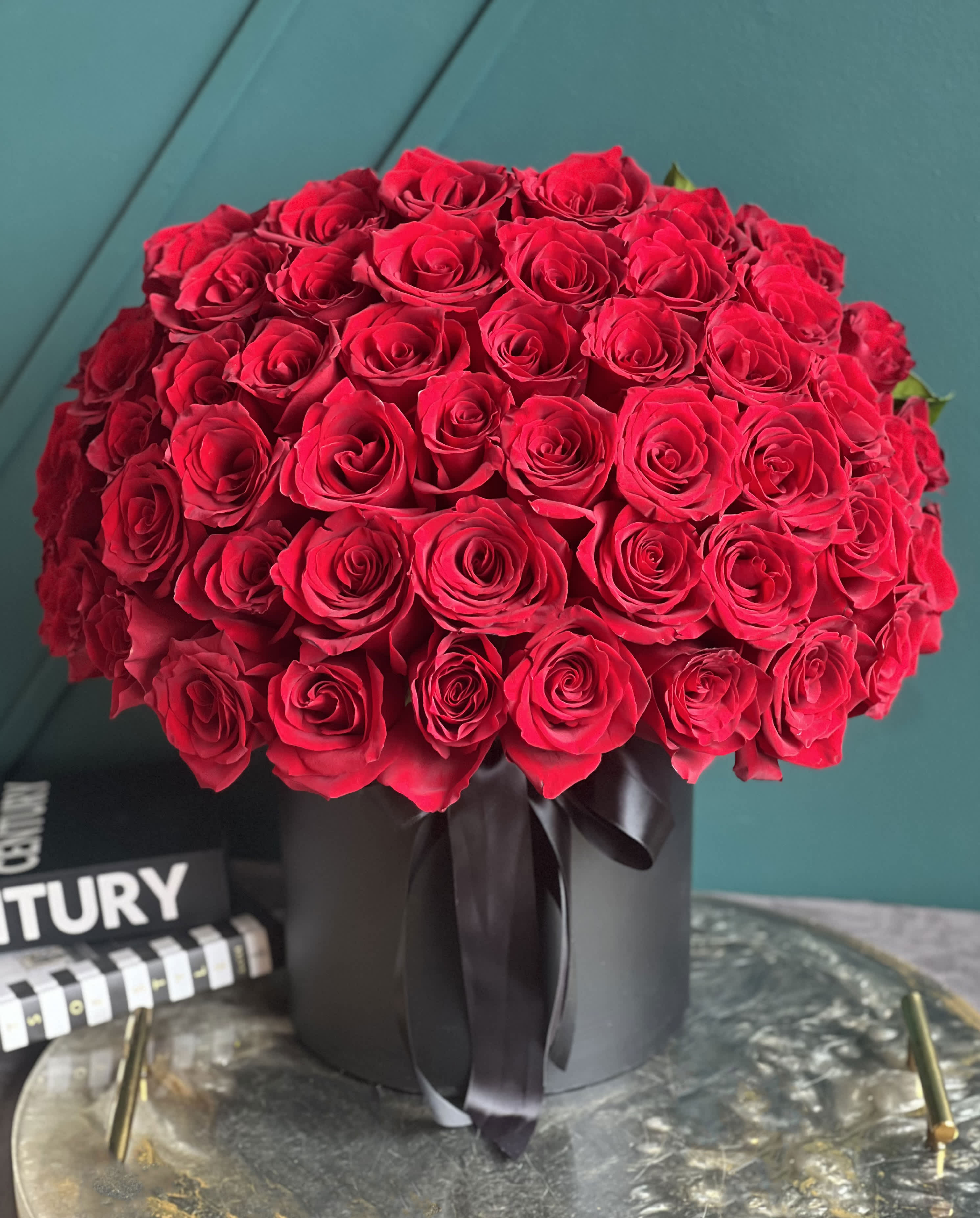 50 red roses in a box - 50 red roses in a box with lid on the back 