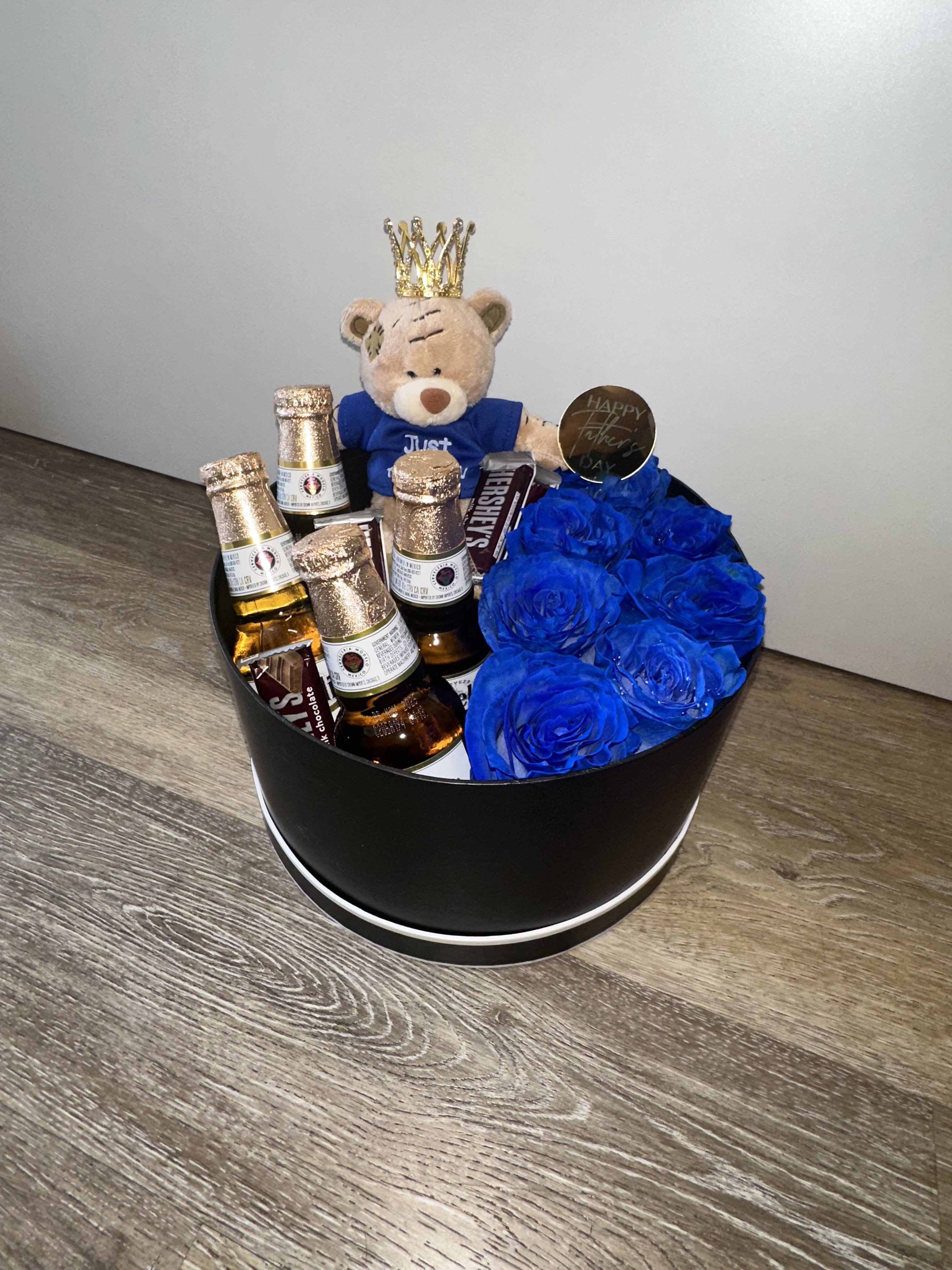 BOX WITH BLUE ROSES (sale) BOX WITH BLUE ROSES (sale) - BOX WITH NATURAL BLUE ROSES,