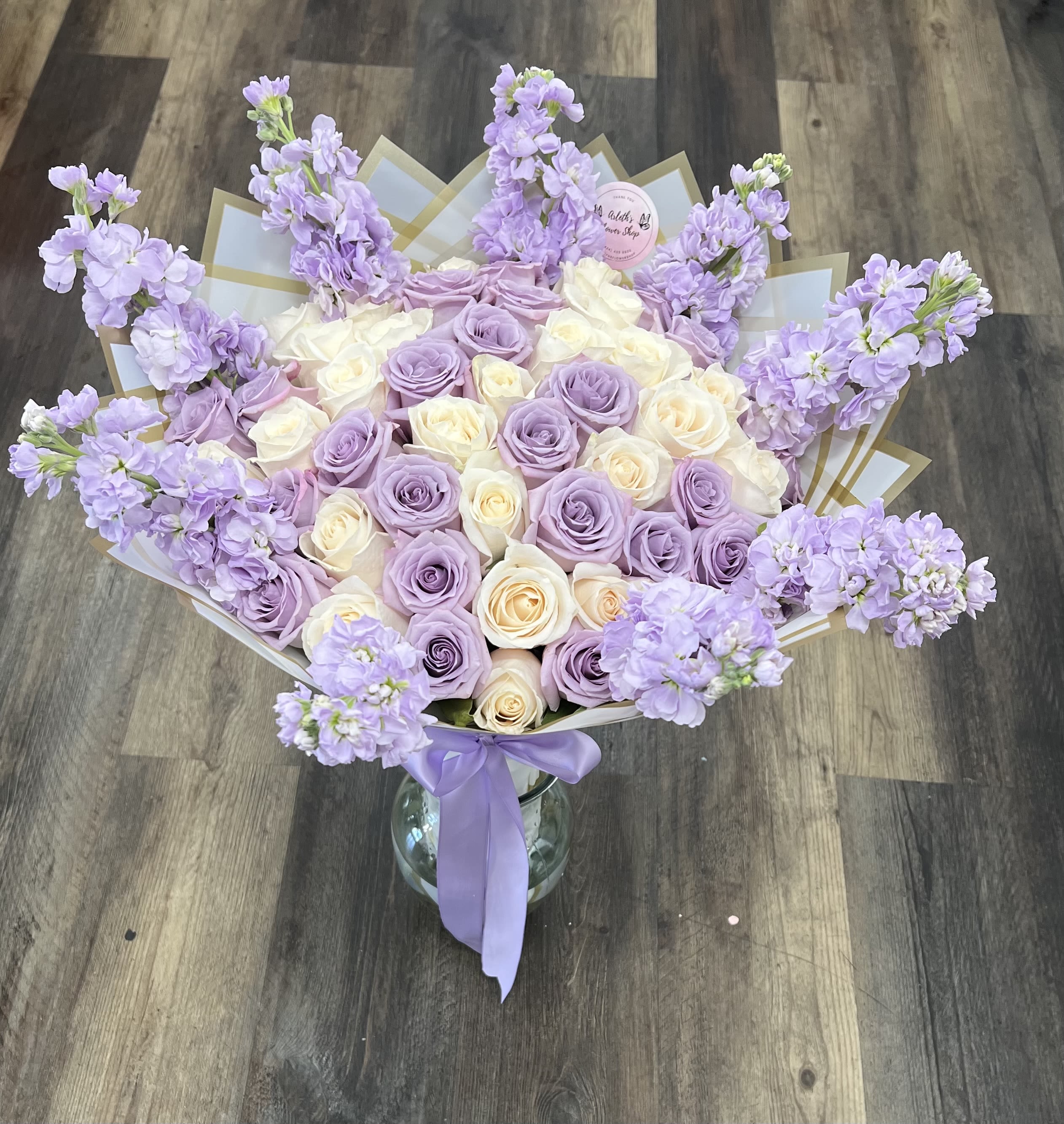50 Purple And White Roses Bouquet And Snapdragon Around  - Buyer will receive 50 roses in total with snapdragon around 