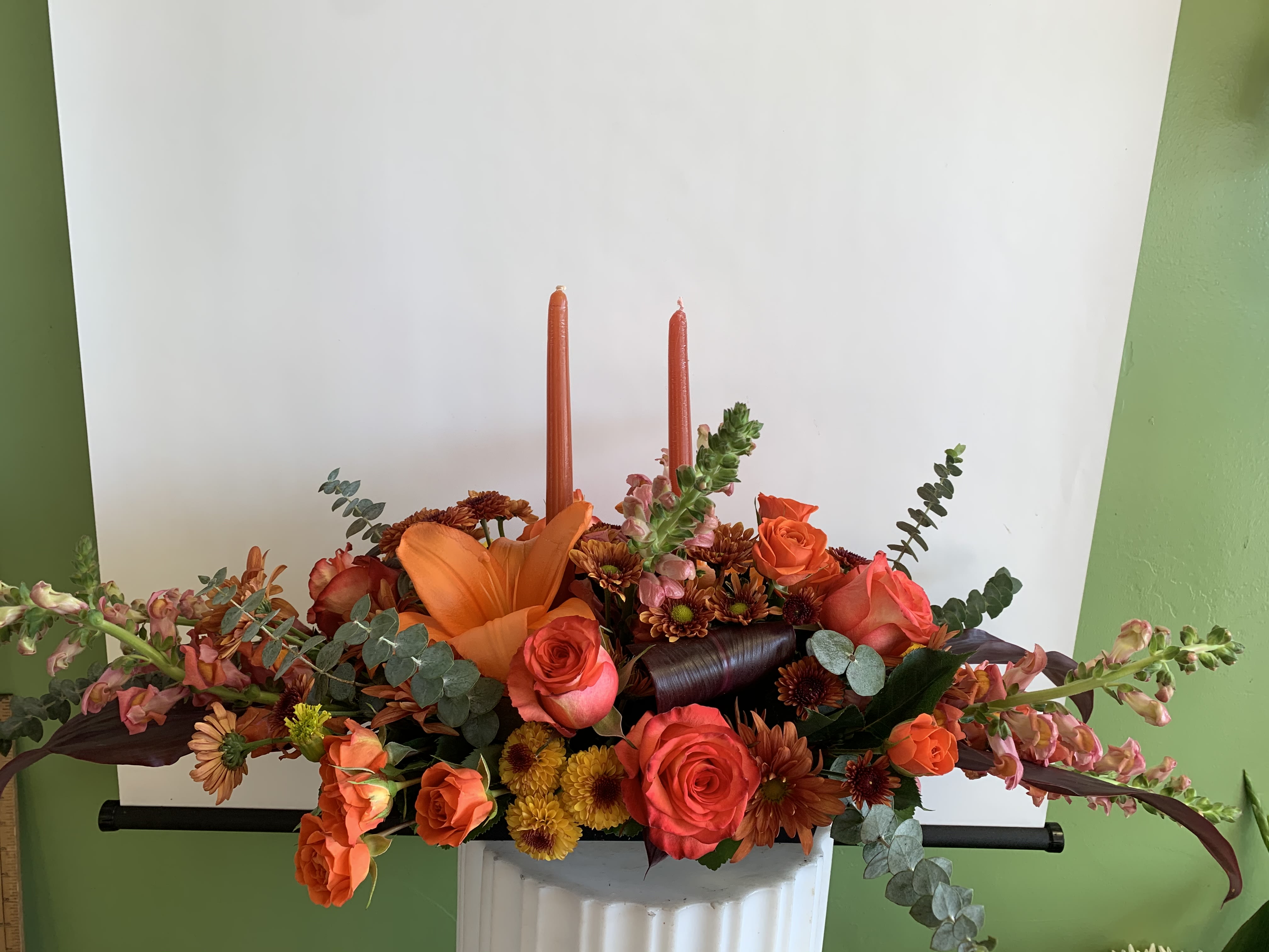  Lovely Centerpiece - Display this in the center of a table to brighten up the holidays