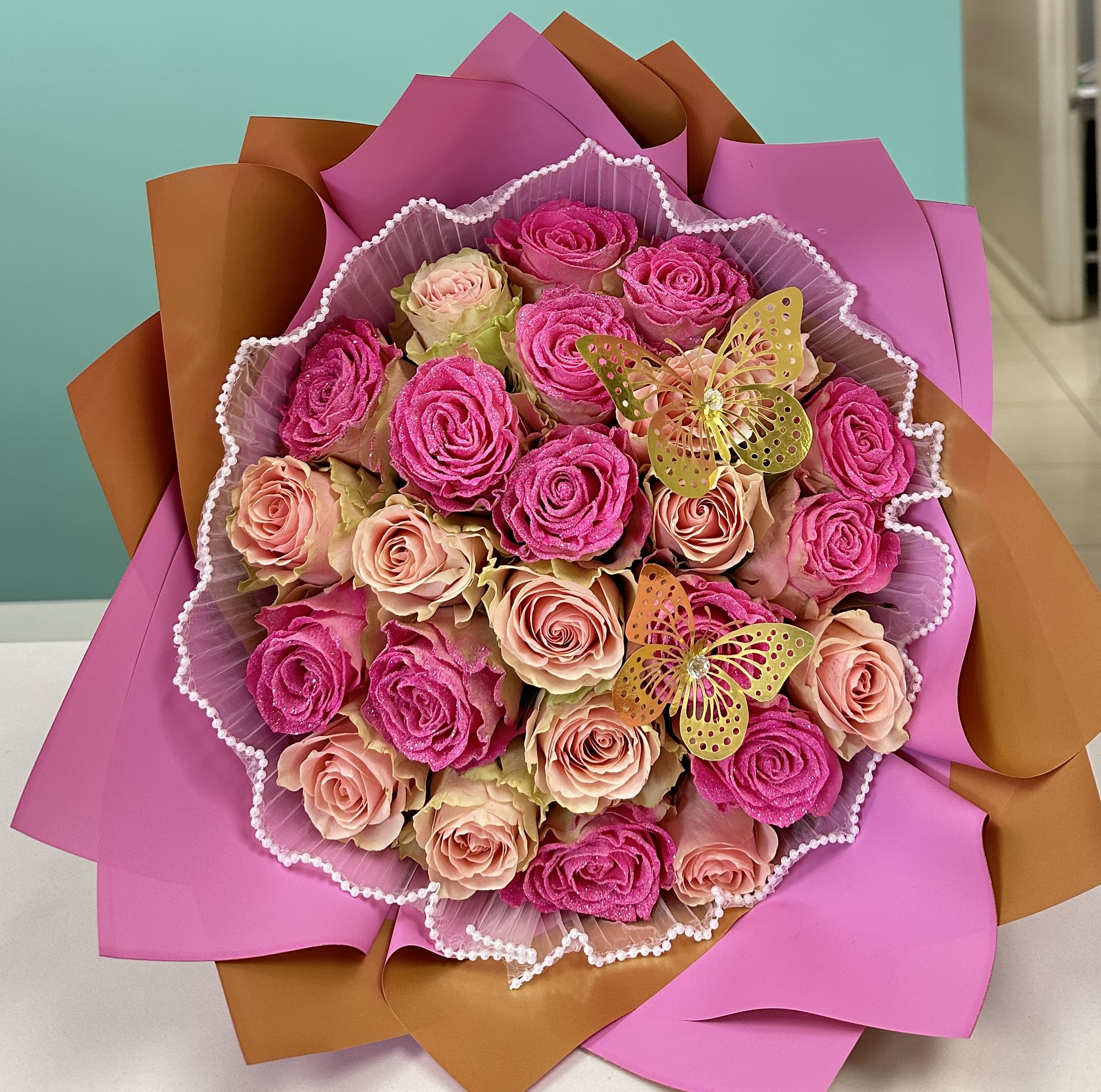 Glitter pink roses  bouquets - Glitter Pink Roses Bouquet for her. Best Glitter Mixes Flowers Bouquet with Same Day Delivery, Ours Roses are Fresh and cute for Send to special wife or girlfriend for Delivery to Doral, Kendall fl, Miami fl, Miami Beach or Miramar fl. Choose size: 25. 50 or 75 Roses Bouquet. 