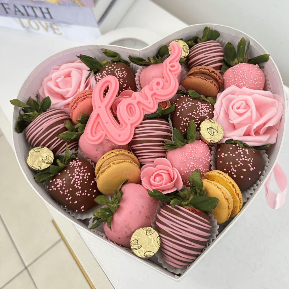 Chocolate covered Heart Box - Personalized Sweet Pink Chocolate Covered Strawberry Heart Box for the occasion you chhose. Choose: 1. love 2. Anniversary 3. Te queremos 4. happry Birthday  Size: Medium Heart Box. 12 Sweet and Decorate Chocolate Covered Strawberries and sweet splikler 3 Maccarrones pink Chocolate kiss Sing: love or anniverary, birthday.