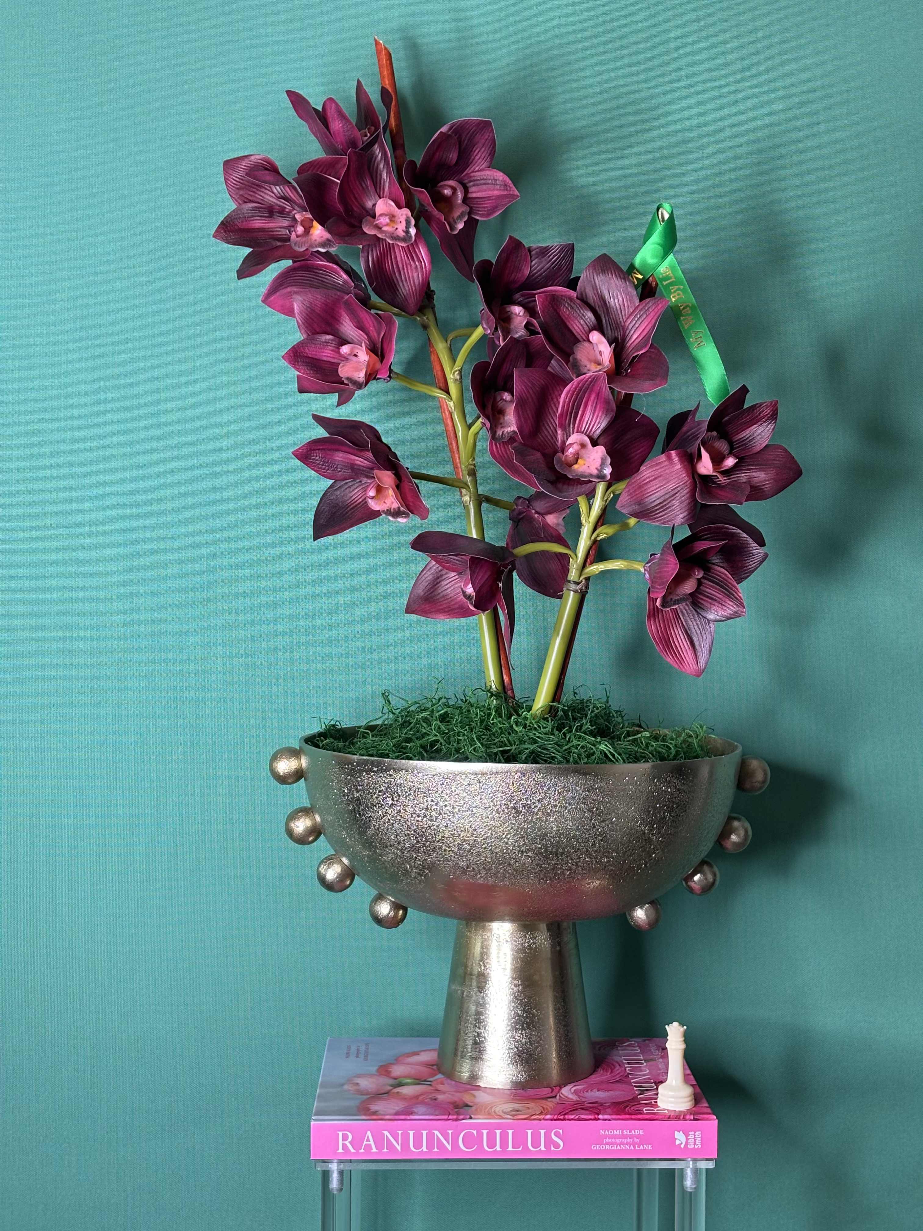Purple rain.(SILK ARRANGEMENT) - Elegant cymbidiums, their size and quality will not leave anyone indifferent wherever they decorate. (SILK ARRANGEMENT)  