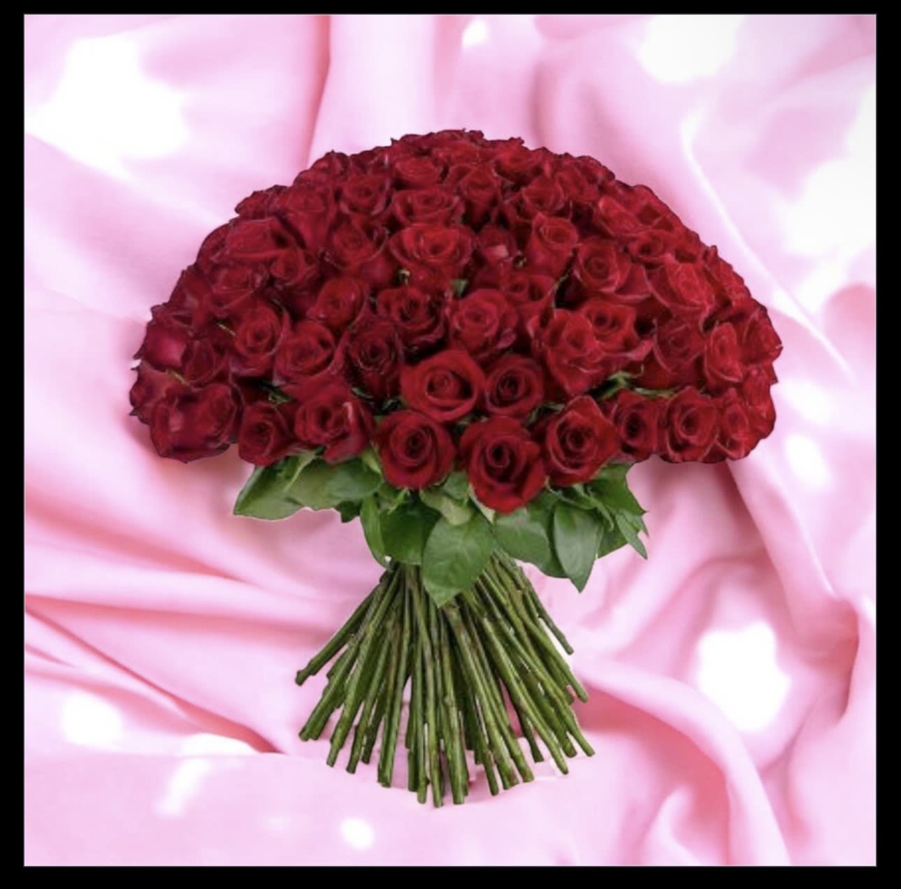 You're perfect You're perfect - Beautiful buchón bouquet without wrapper, ideal to feel the perfect vibe of receiving fresh flowers that transmit love and joy Bouquet with 100 stems and liston of the color of your choice If you want a different color, request it when placing your order