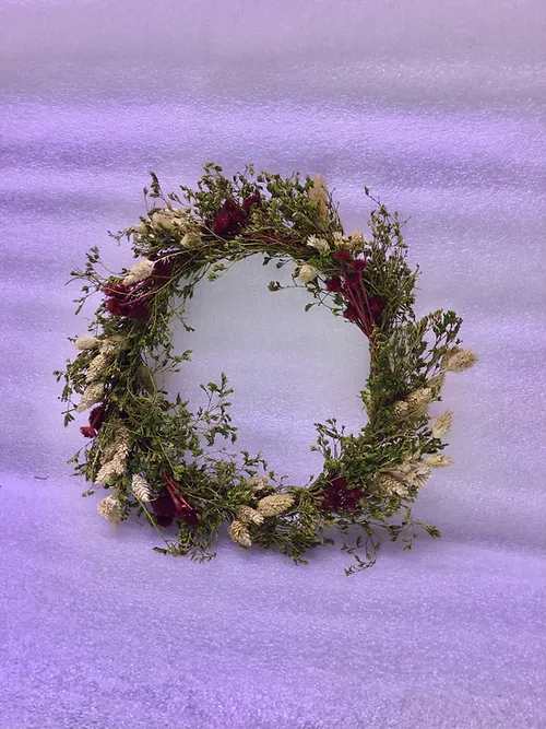 Dried Flower Mix Ring - 28 cm, red/green, wheat  Bouquet will be delivered approximately as pictured.