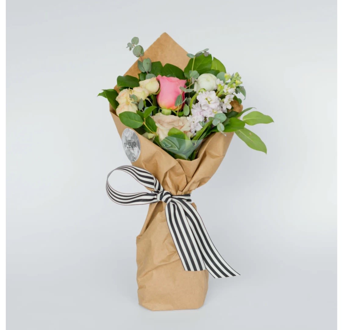  42 | bouquet enveloppe´ de fleurs tres magnifique brun - large wrapped bunch - Seasonal blooms and foliage packaged in a classic brown market paper. Includes water tubes so the flowers will stay fresh.