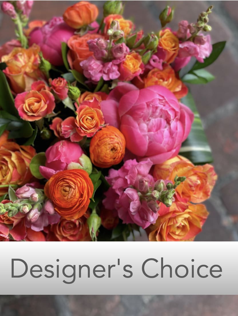 Designer's Choice BOLD + BEAUTIFUL CORAL  - Designer's Choice Coral FIESTA  brings the best of of bright coral and orange.  Designers Choice means you trust us to source the most beautiful flower to fill a glass vase with the very best the market has to offer in premium corals and oranges. BOLD +  BEAUTIFUL  (PICTURED IS PREMIUM WITH PEONIES) Standard is appropriate for a side table. Deluxe is appropriate for a coffee table.  Premium is a state mean arrangement filled with premium blooms. (PICTURED) 
