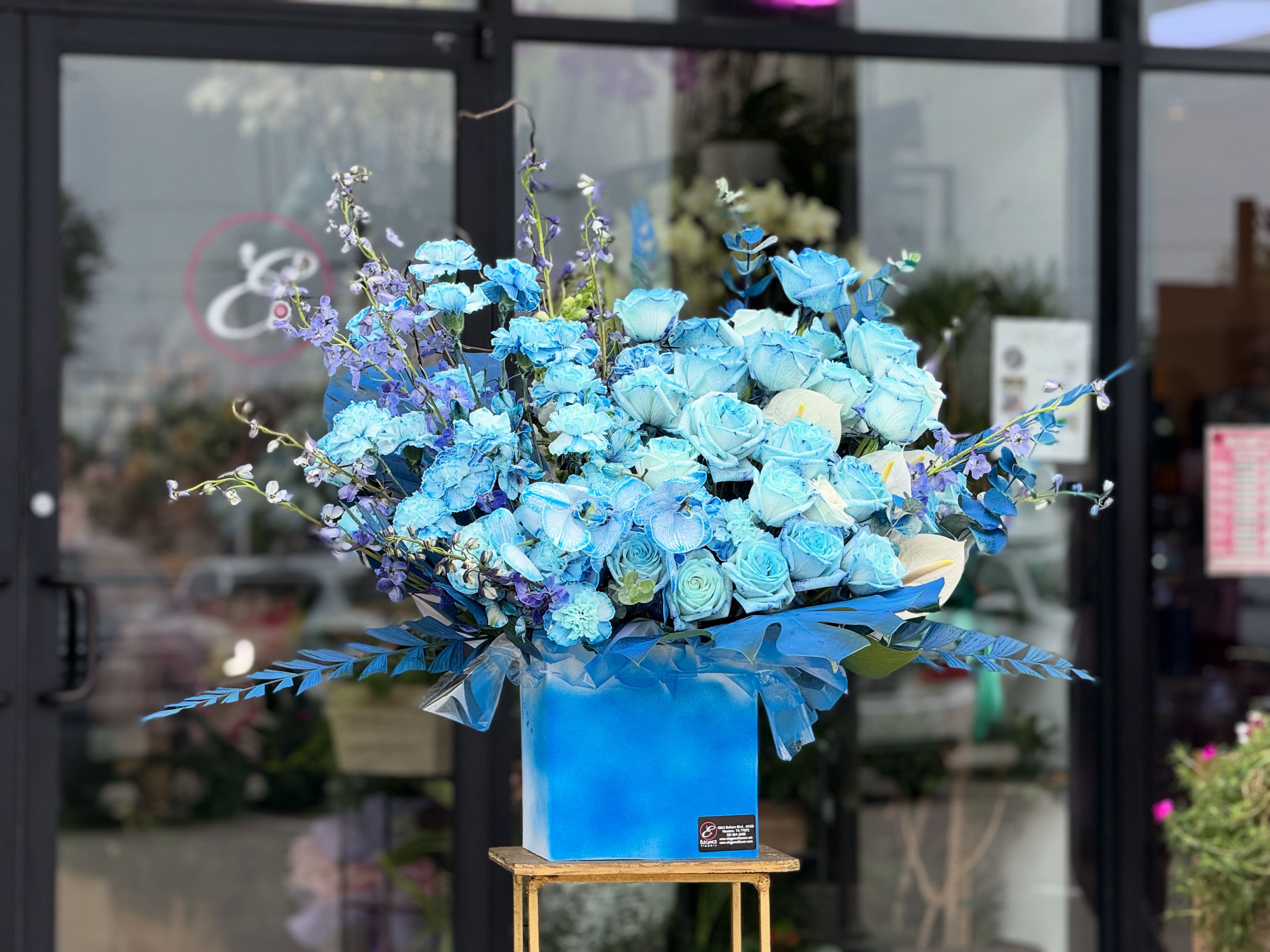 Box Arrangement #19 Box Arrangement #19 - Please place your order 2–3 days in advance to ensure availability. For questions, call us at 281-564-2600