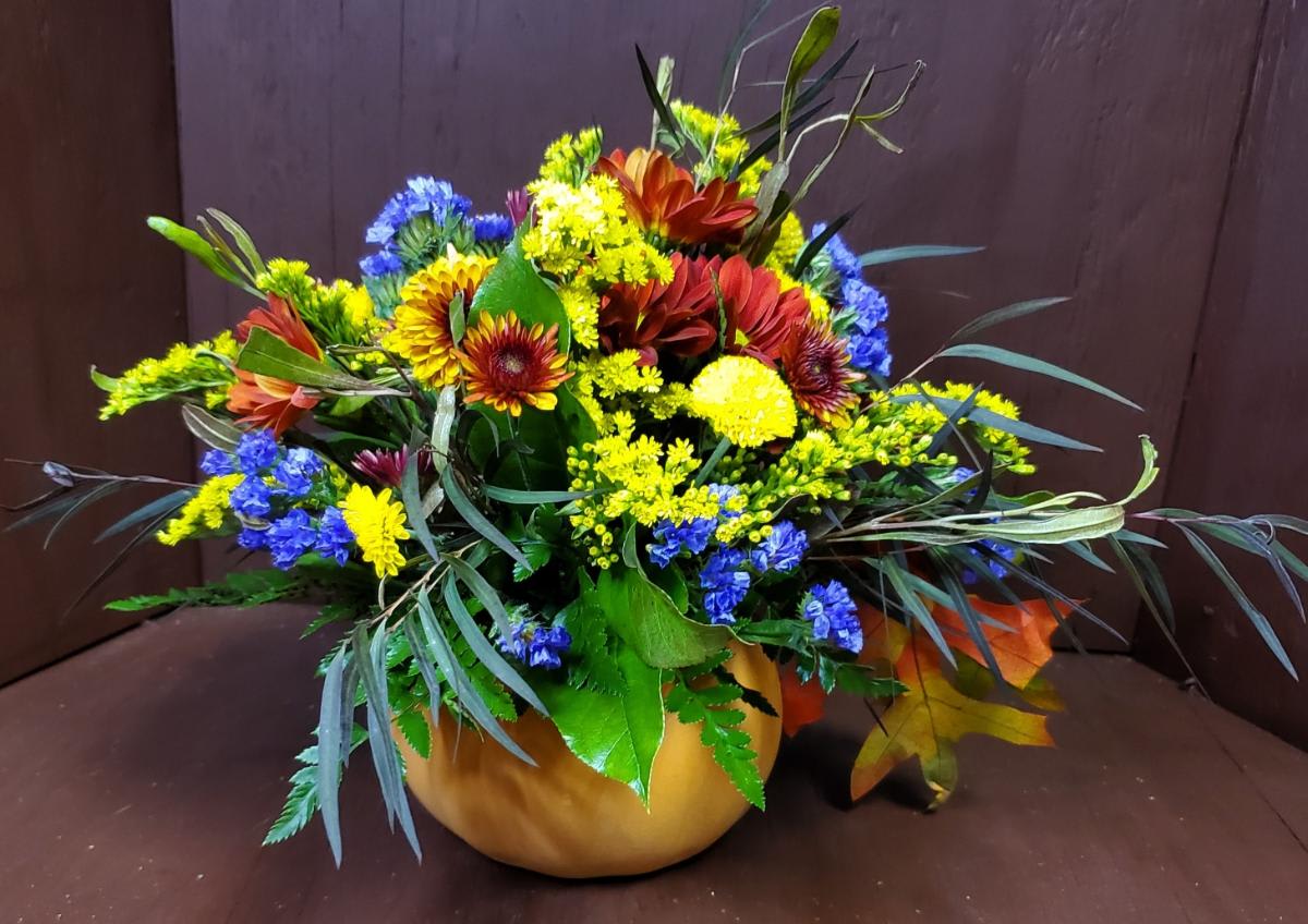 Pumpkin spice Pumpkin spice - Pumpkin ceramic container filled with fall floral