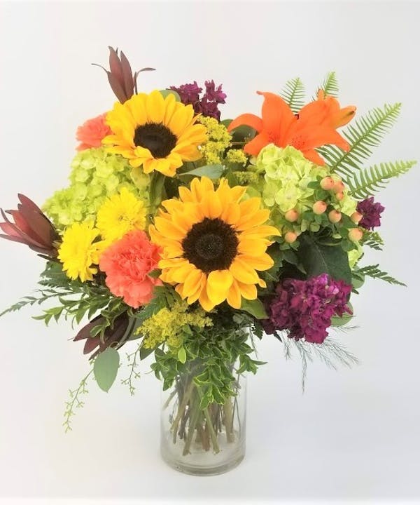 FARM FRESH MIX FARM FRESH MIX - These gorgeous bouquets are grown locally in the USA! Rich in texture and color, each one of these farm-fresh bouquets is unique with the vast variety of flowers available. Note that each bouquet is hand-crafted will naturally vary from the sampled photos. No two are the same, making for a true one-of-a-kind gift for a one-of-a-kind person!