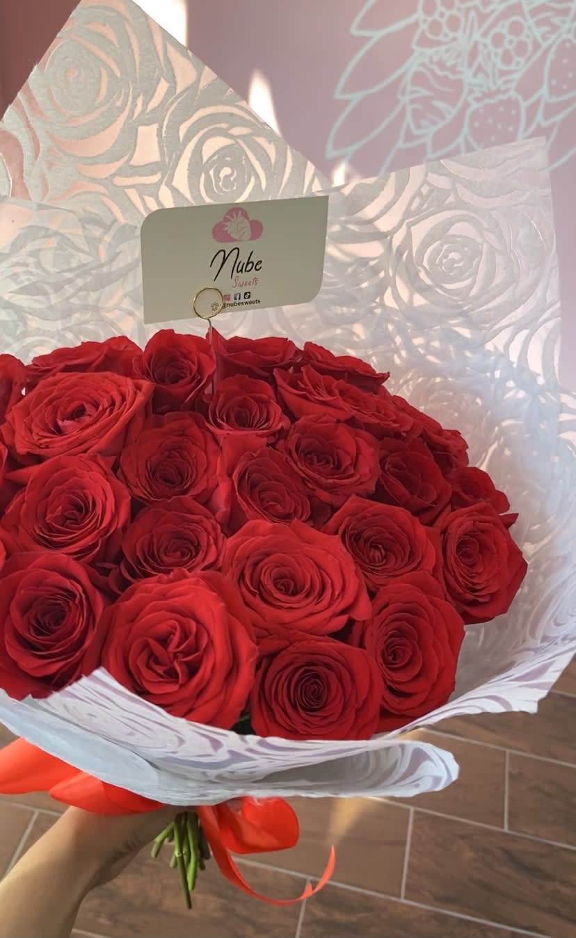 25 Roses - Ramo Buchón with 25 Roses 