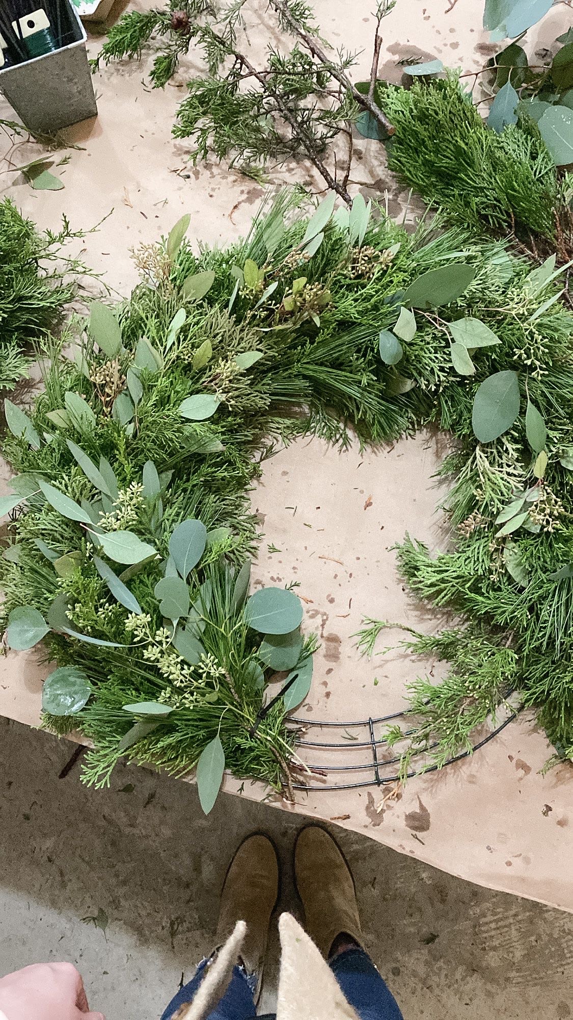 Wreath Workshop, make one from scratch! 12/6/25 Wreath Workshop, make one from scratch! 12/6/25 - Learn how to make a Christmas wreath from Scratch using a wire wreath base! What can I add to it may you ask? Christmas greens like cedar, junipier, pine. Gold bells, birds, magnolia leaves, seaglass, starfish. Velvet ribbon, satin ribbon, burlap ribbon Event Details! December 6nd, 2025 11:00am-1:00pm Location: Florals By Kait At Checkout, choose pickup option for the date of the class. Thank you! Come enjoy mimosas, brunch apps, and charcuterie, while blasting Christmas tunes and the soaking in the smell of fresh Christmas Greens!