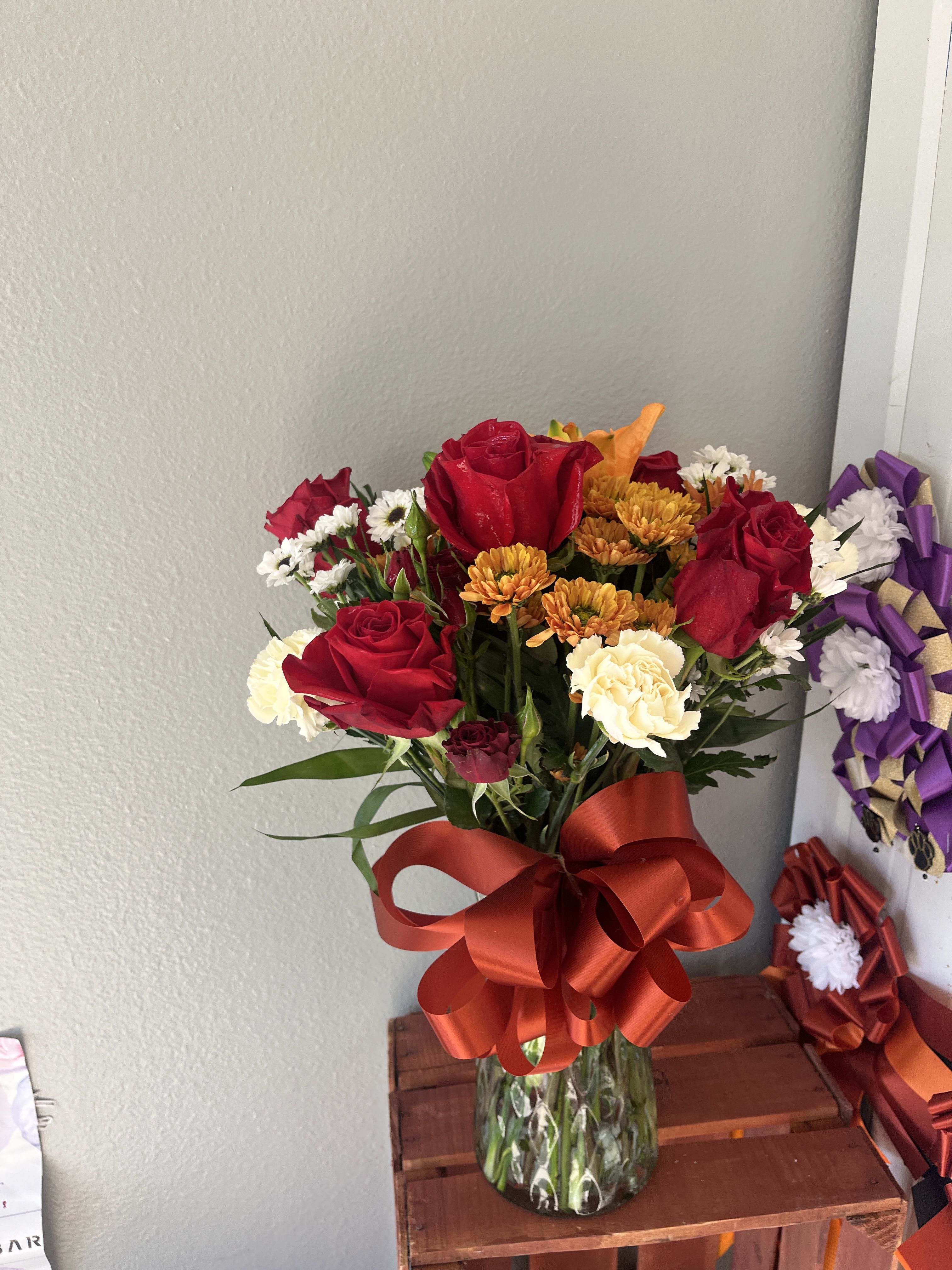 Fallin' for ya Fallin' for ya - half dozen roses in a vase with designer's choice holiday fillers.