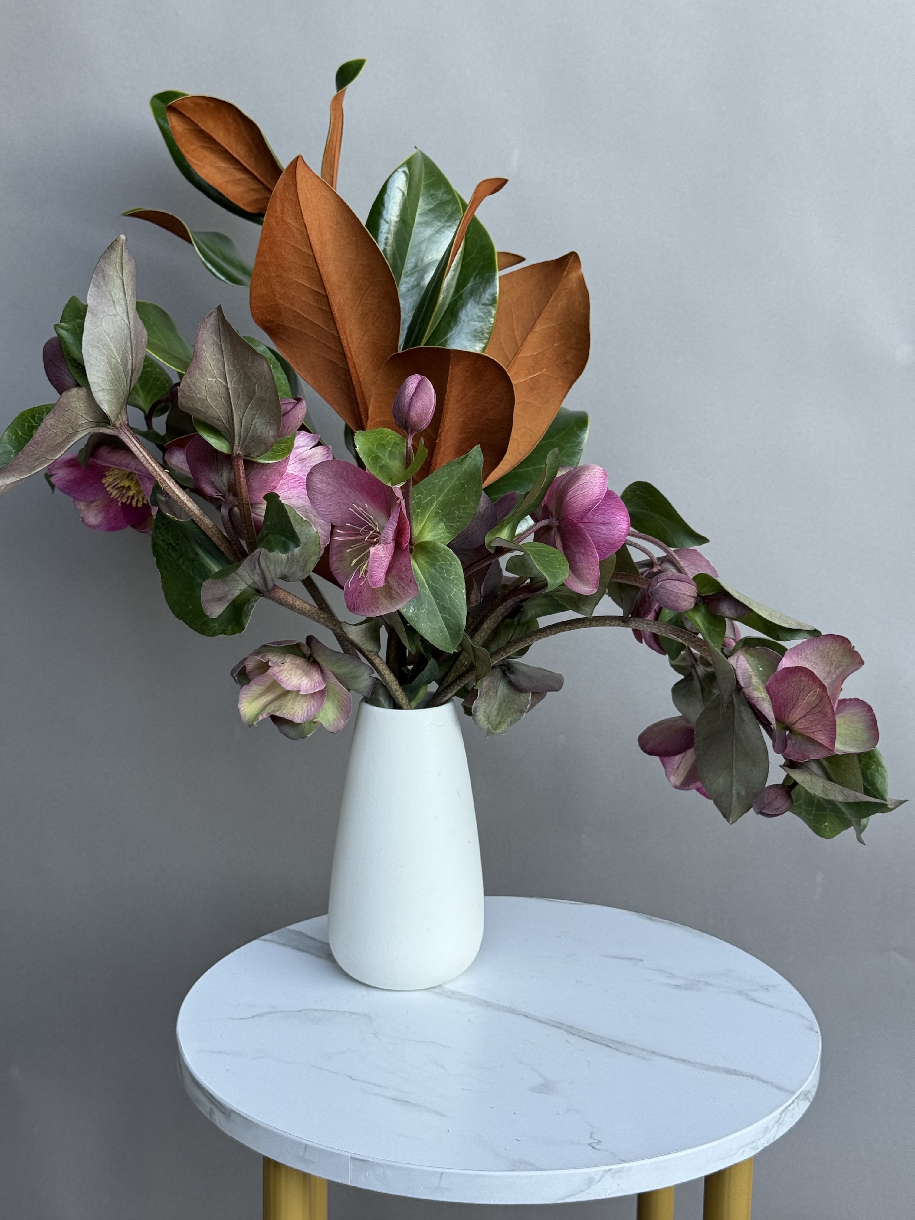 Simplemente hermosa.  - A lovely display of elegance and love. Color of main flower will vary. 