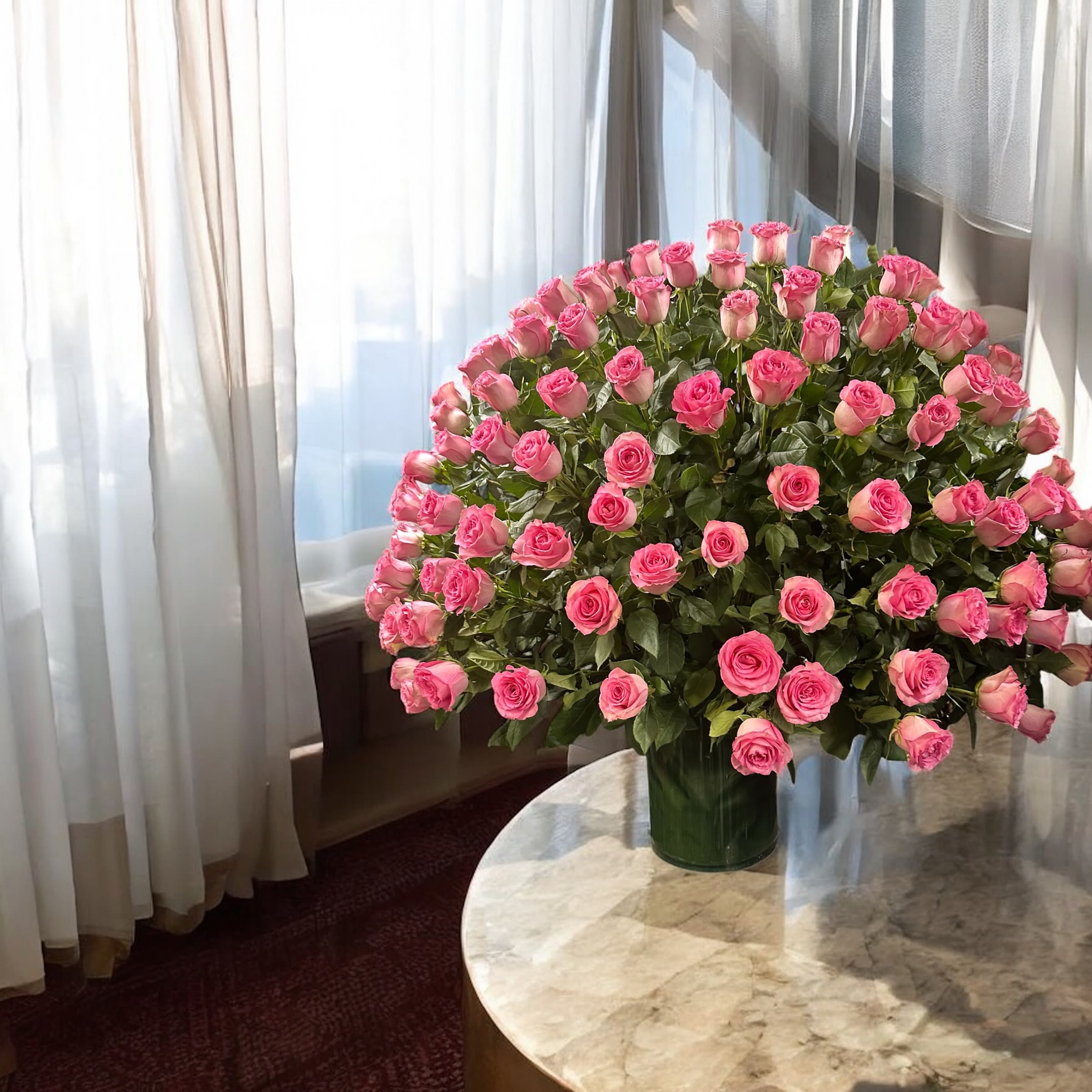LUXURY PINK ROSES LUXURY PINK ROSES - 100 LONG STEMMD ROSES IN GLAS VASES