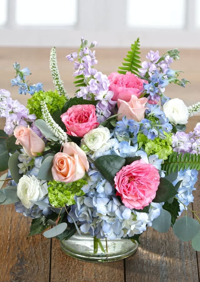 English Garden Bouquet English Garden Bouquet - Capturing the essence of a picturesque English Cottage garden with its dazzling colors, feeling of abundance, and an unorganized natural style is what the English Garden Style flower arrangement is all about.