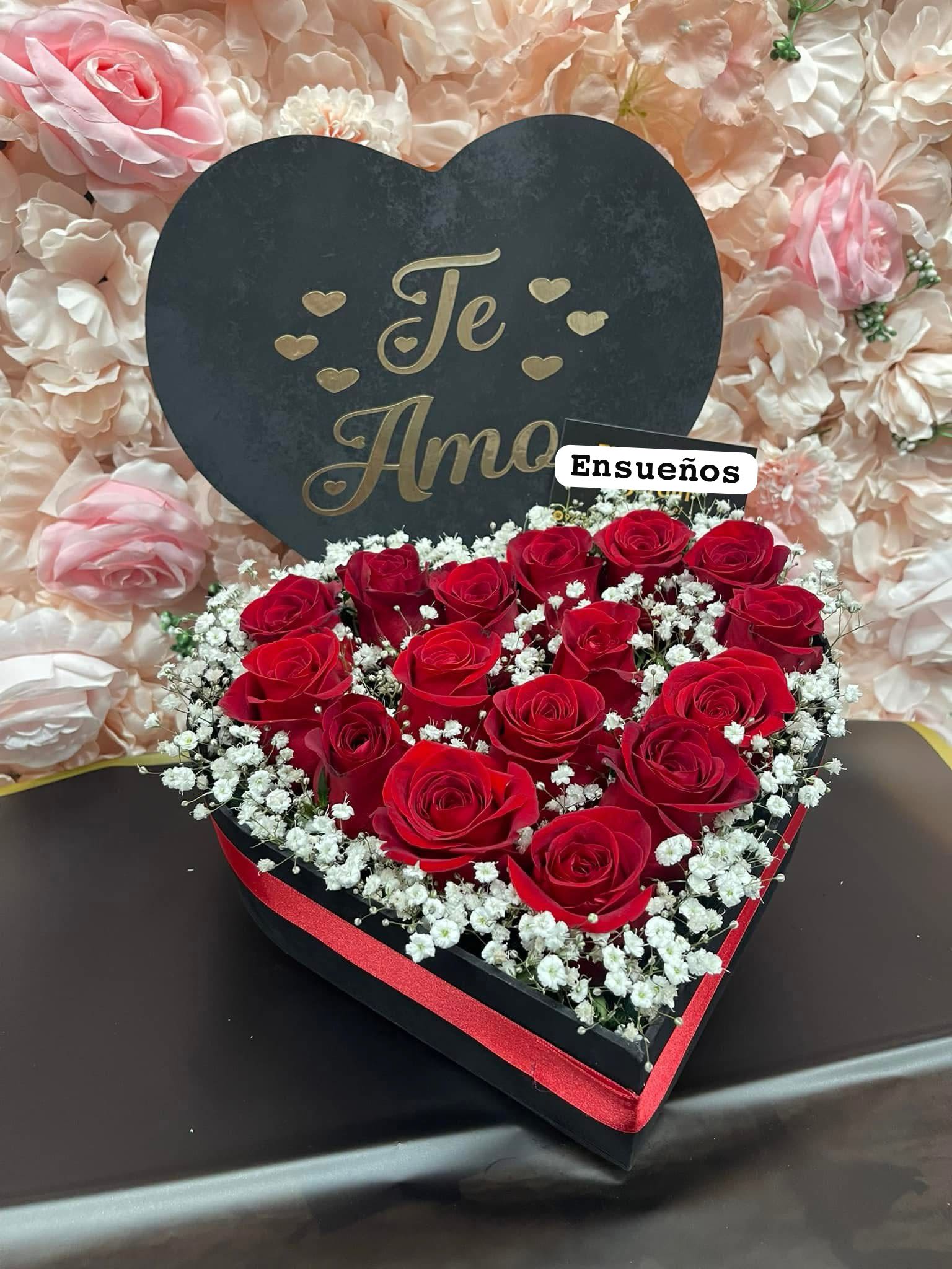 rosa roja caja corazon - unidad de 15 rosas rojas y una caja en forma de corazon