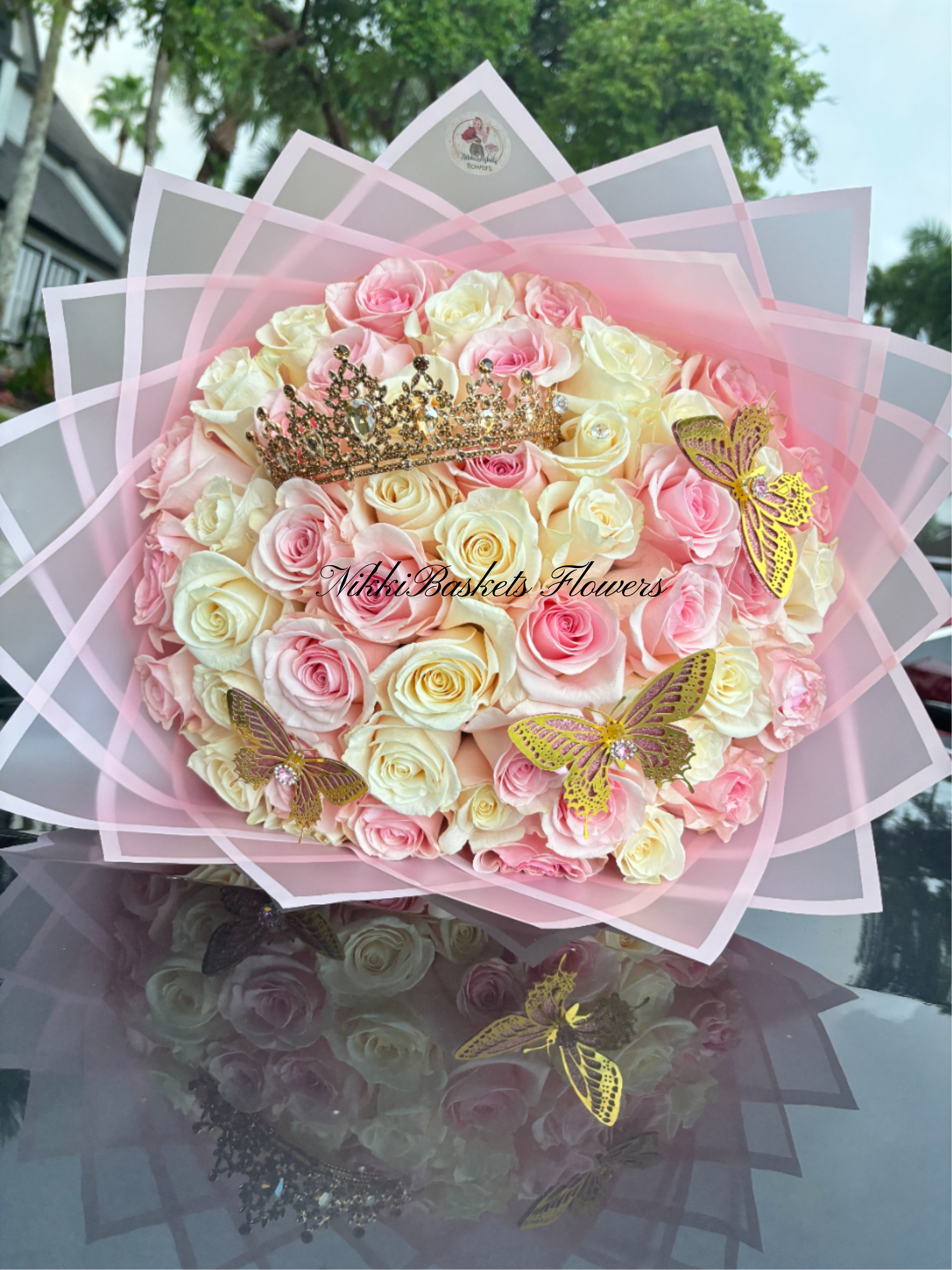 25 Pink & White Rose Bouquet 25 Pink & White Rose Bouquet - Delight someone special with the timeless beauty of our 25 Pink & White Roses Bouquet. This elegant arrangement combines the softness of pink roses—symbolizing love and admiration—with the purity of white roses, representing grace and new beginnings. Perfect for birthdays, anniversaries, romantic gestures, or simply to brighten someone’s day with a touch of sophistication and charm.