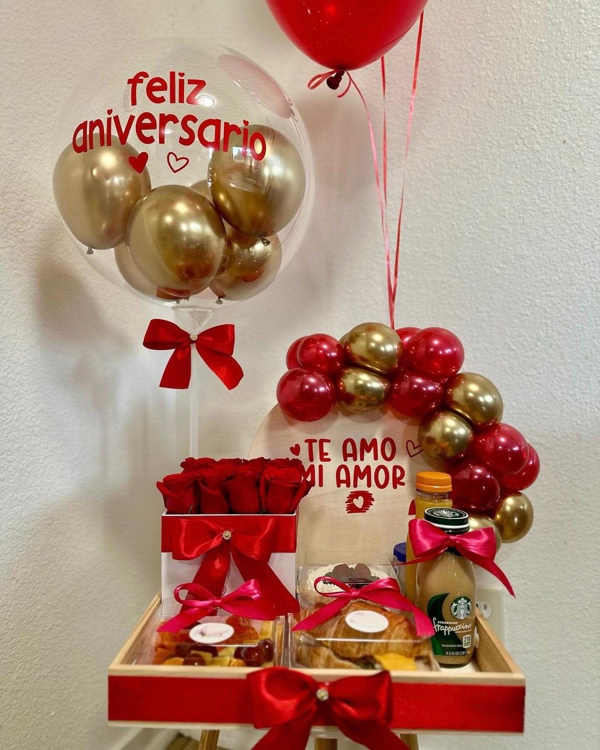 Desayuno Sorpresa - Hermoso desayuno sorpresa elaborado con rosas, globos, cafe,jugo de naranja, sandwich, y ensalada de frutas. apartado con 48 horas anticipado