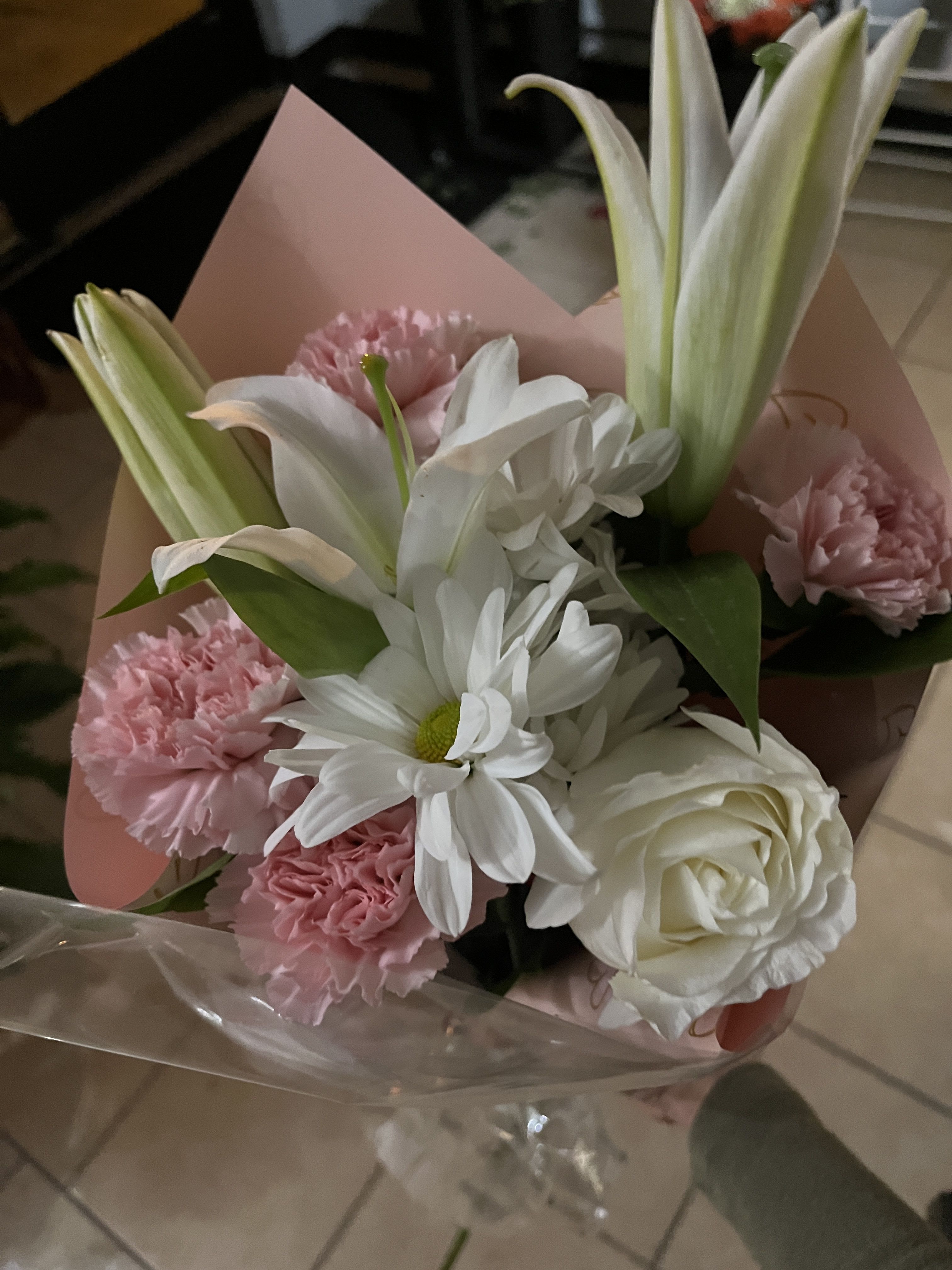 soft love soft love - a mix of 8-10 stems in pink and white color scheme