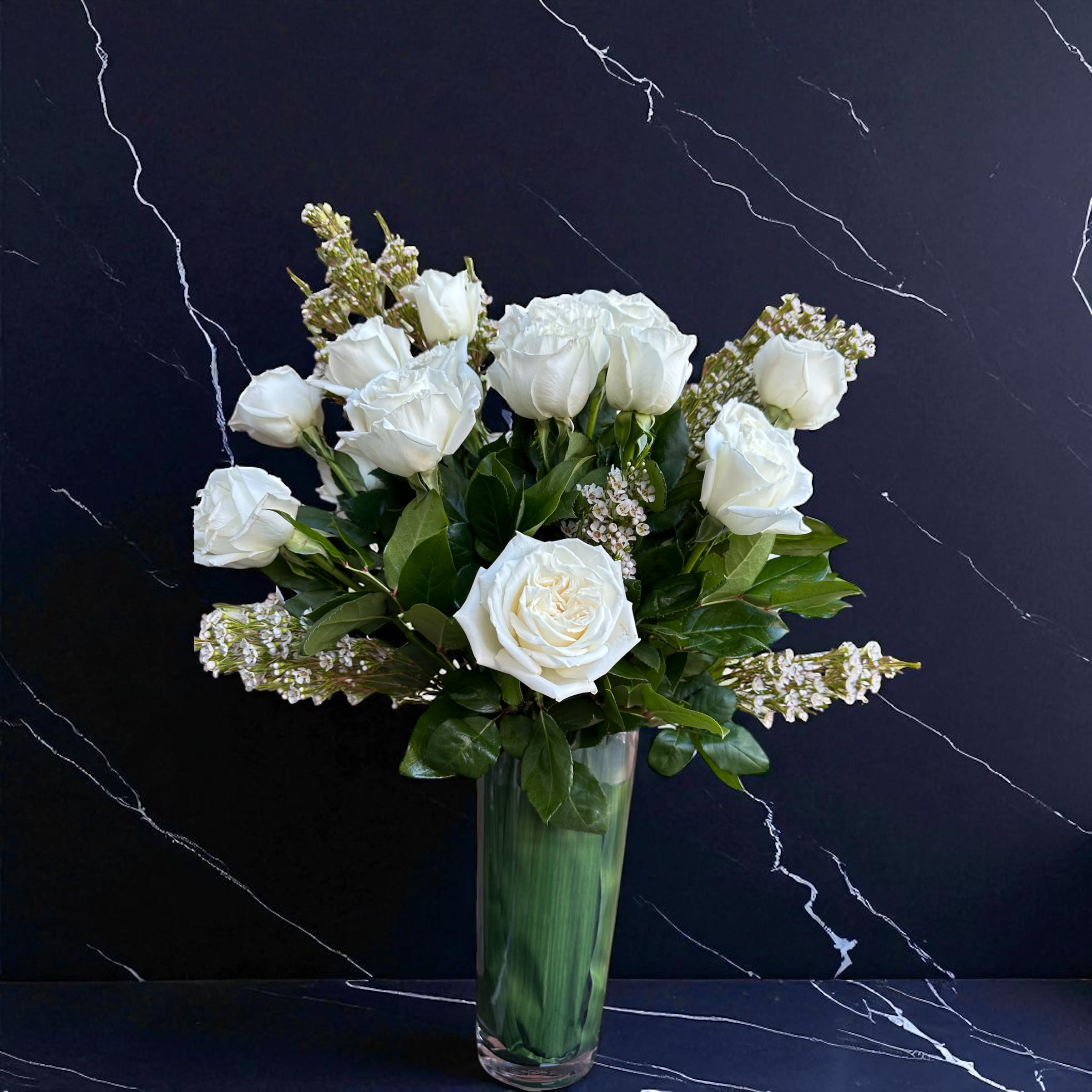 Sweetheart. pretty white roses  - It is a pleasure to give our customers the best quality of Roses, especially in unforgettable moments  